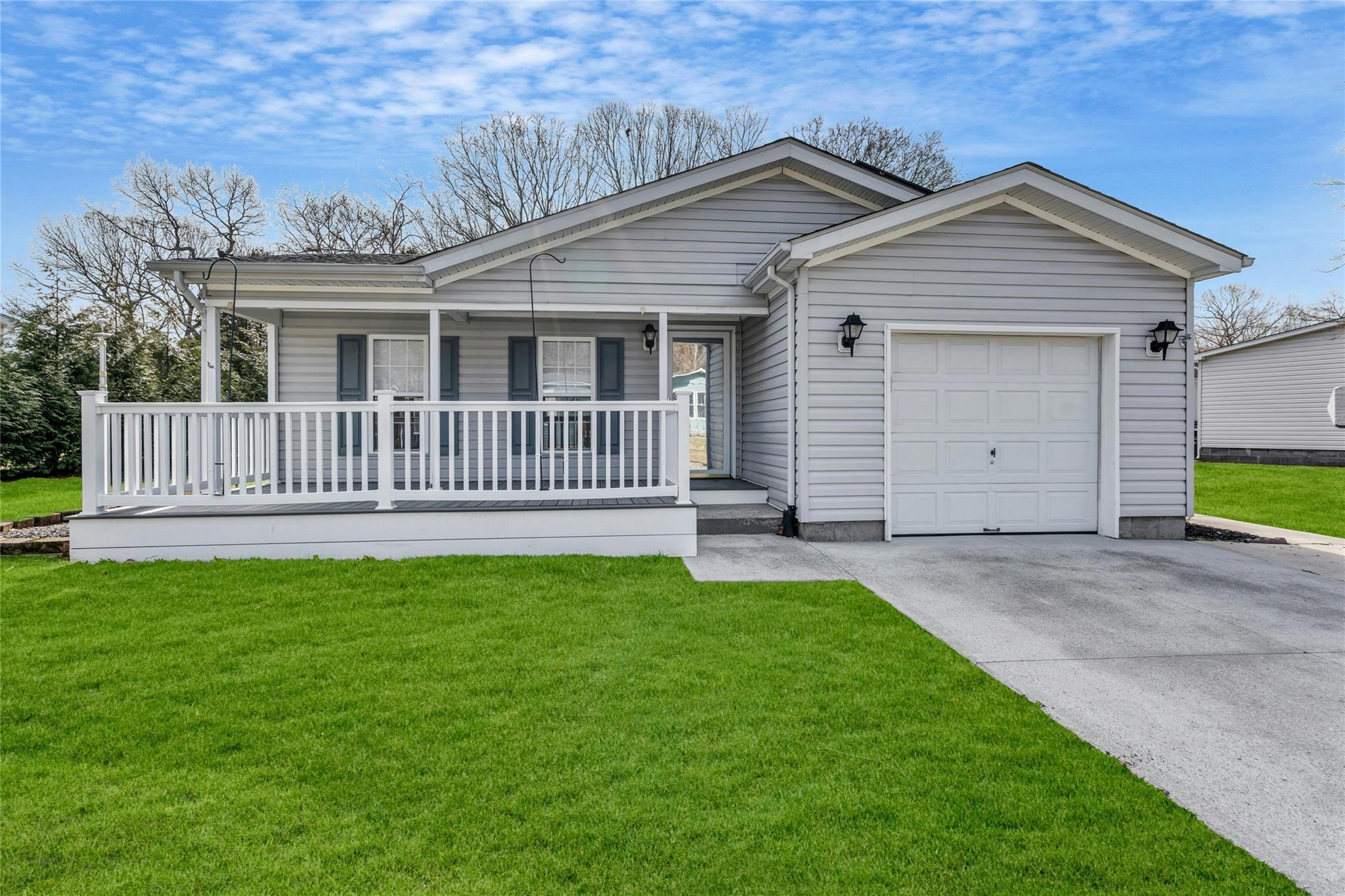 Single Family Middle  Suffolk County, NY 11933, MLS-836684-2