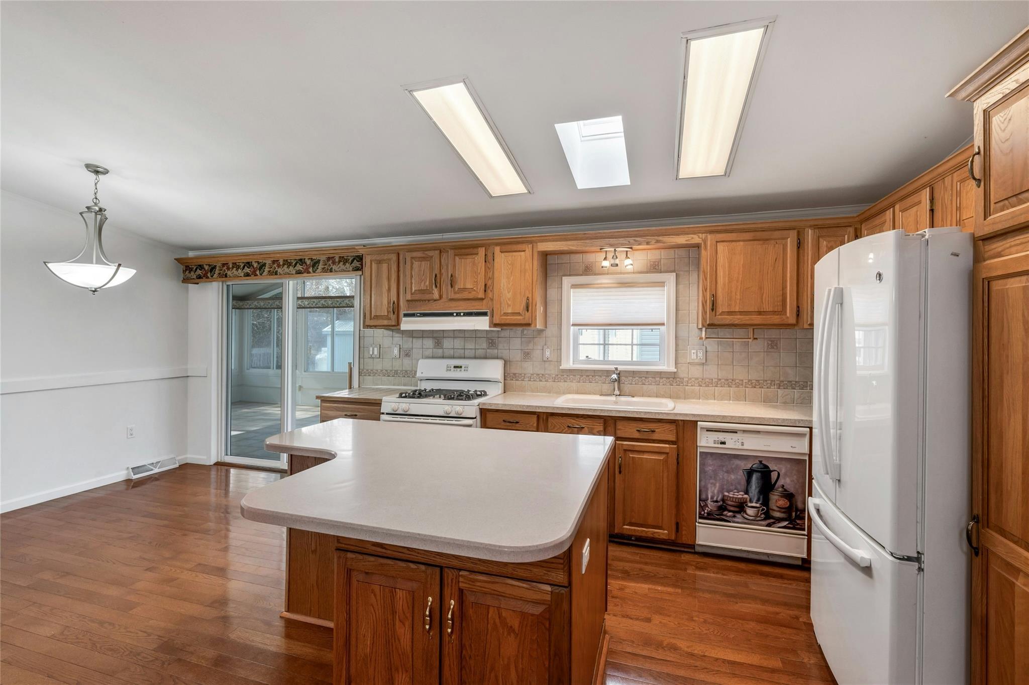 Single Family Middle  Suffolk County, NY 11933, MLS-836684-8