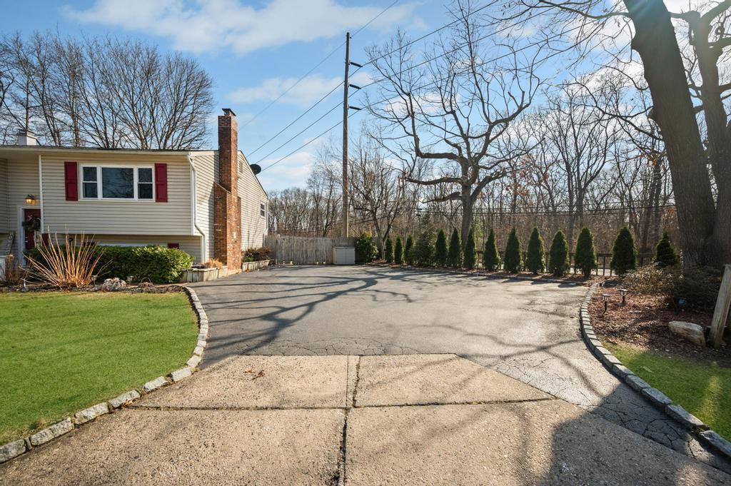 Single Family Croley  Suffolk County, NY 11743, MLS-836747-27