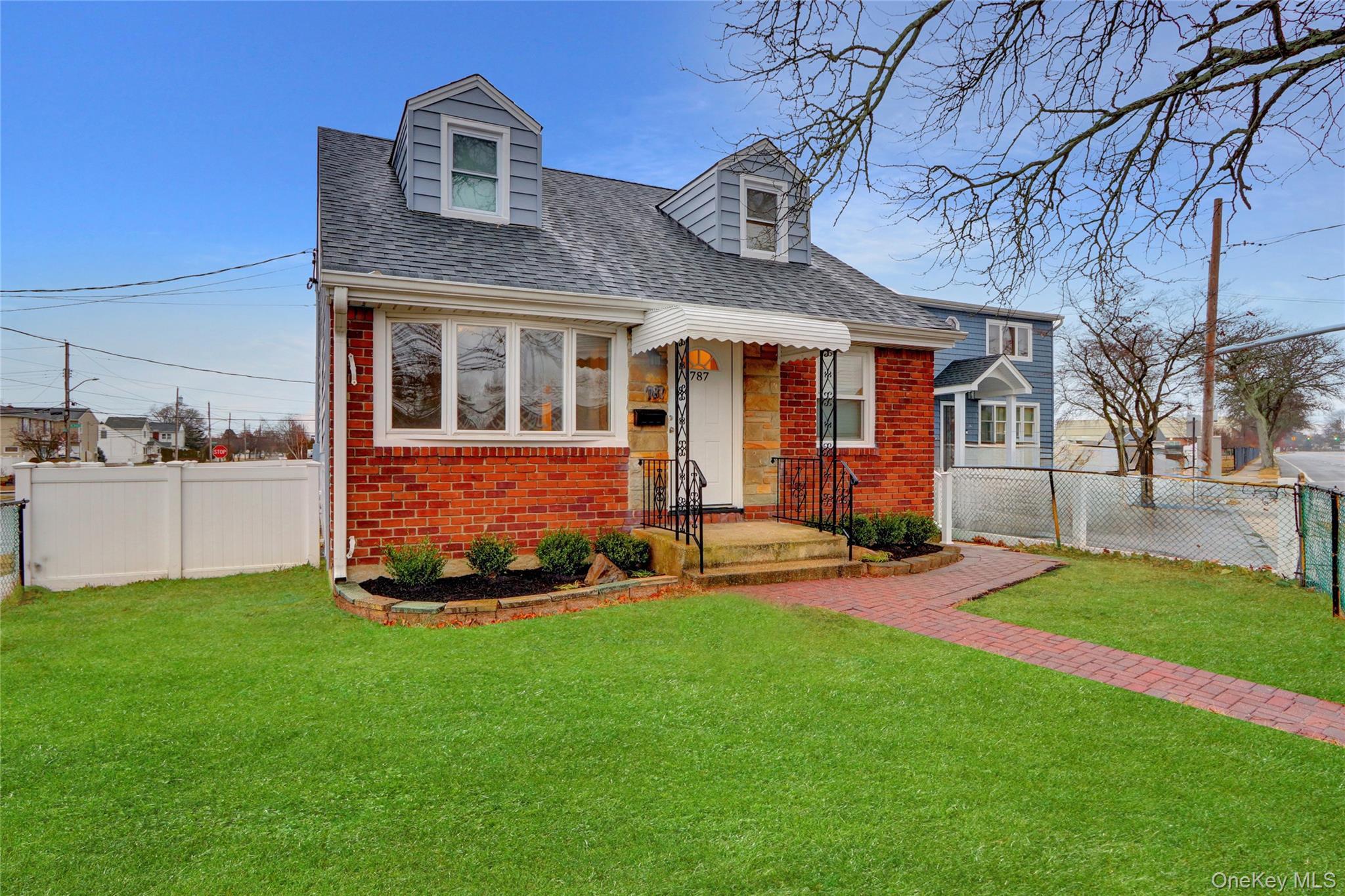 Single Family Stewart  Nassau County, NY 11714, MLS-836926-2