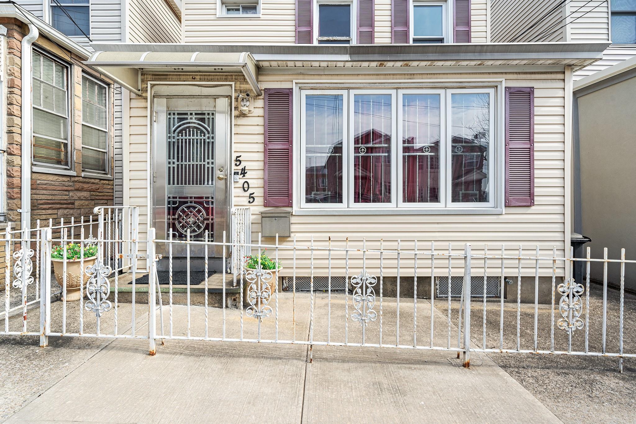 Single Family 68th  Queens, NY 11378, MLS-836966-4