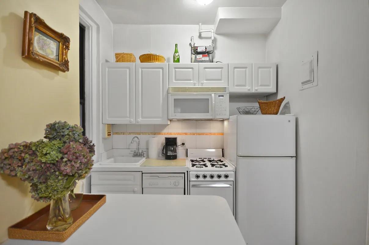 Coop 64th  Manhattan, NY 10023, MLS-836988-4
