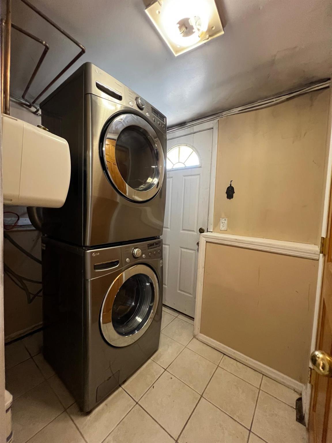 Single Family Mckinley  Nassau County, NY 11558, MLS-836997-11