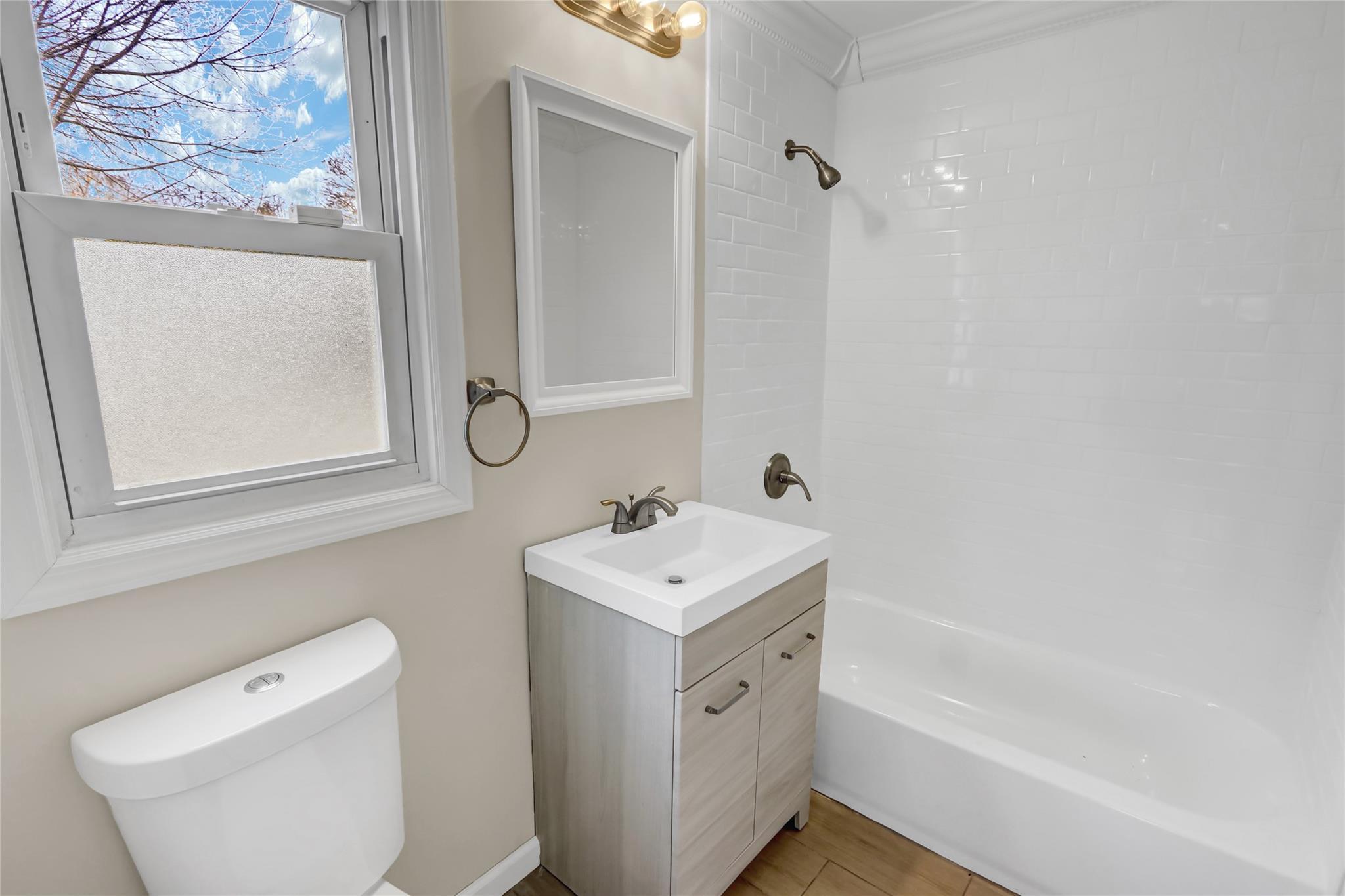 Single Family East  Suffolk County, NY 11701, MLS-837018-10