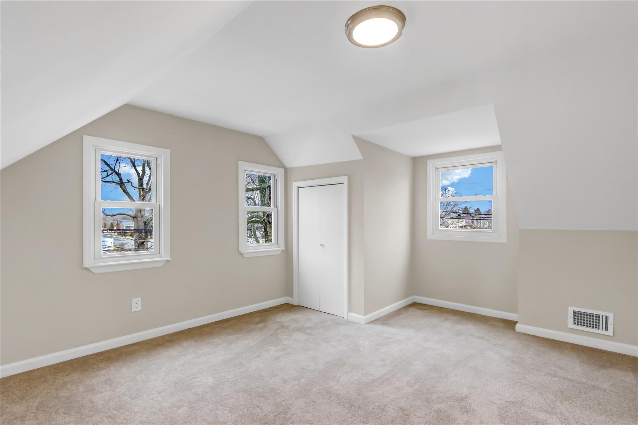 Single Family East  Suffolk County, NY 11701, MLS-837018-13