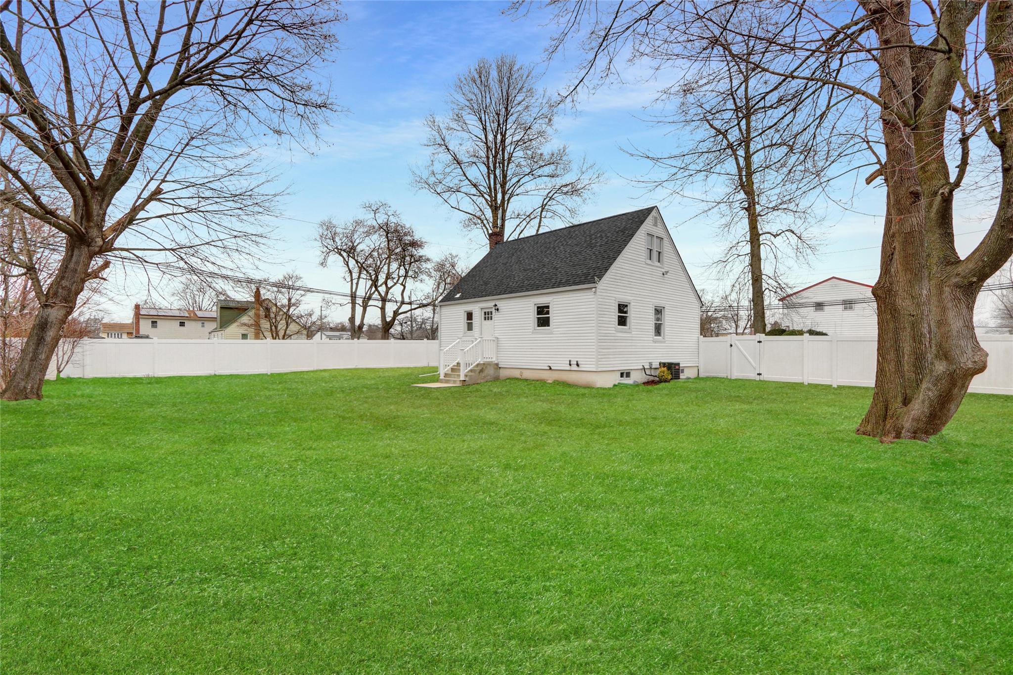 Single Family East  Suffolk County, NY 11701, MLS-837018-2
