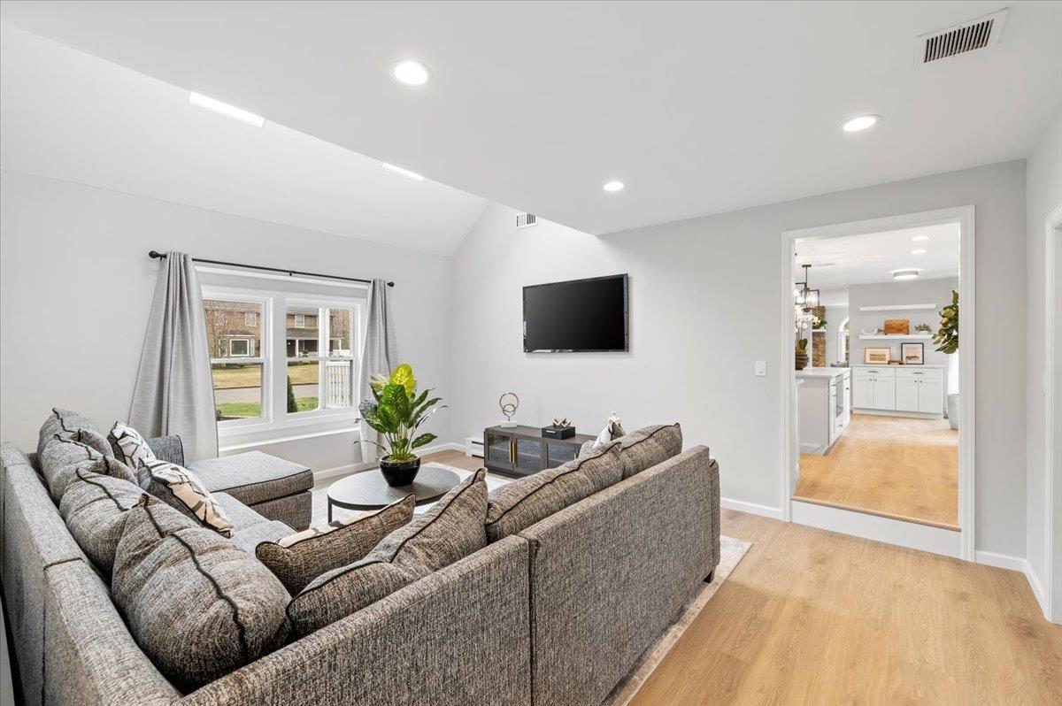 Single Family Niagara  Suffolk County, NY 11764, MLS-837071-22