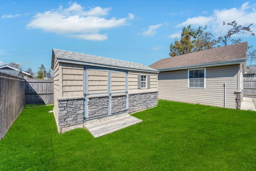 Single Family Maple  Suffolk County, NY 11751, MLS-837499-8