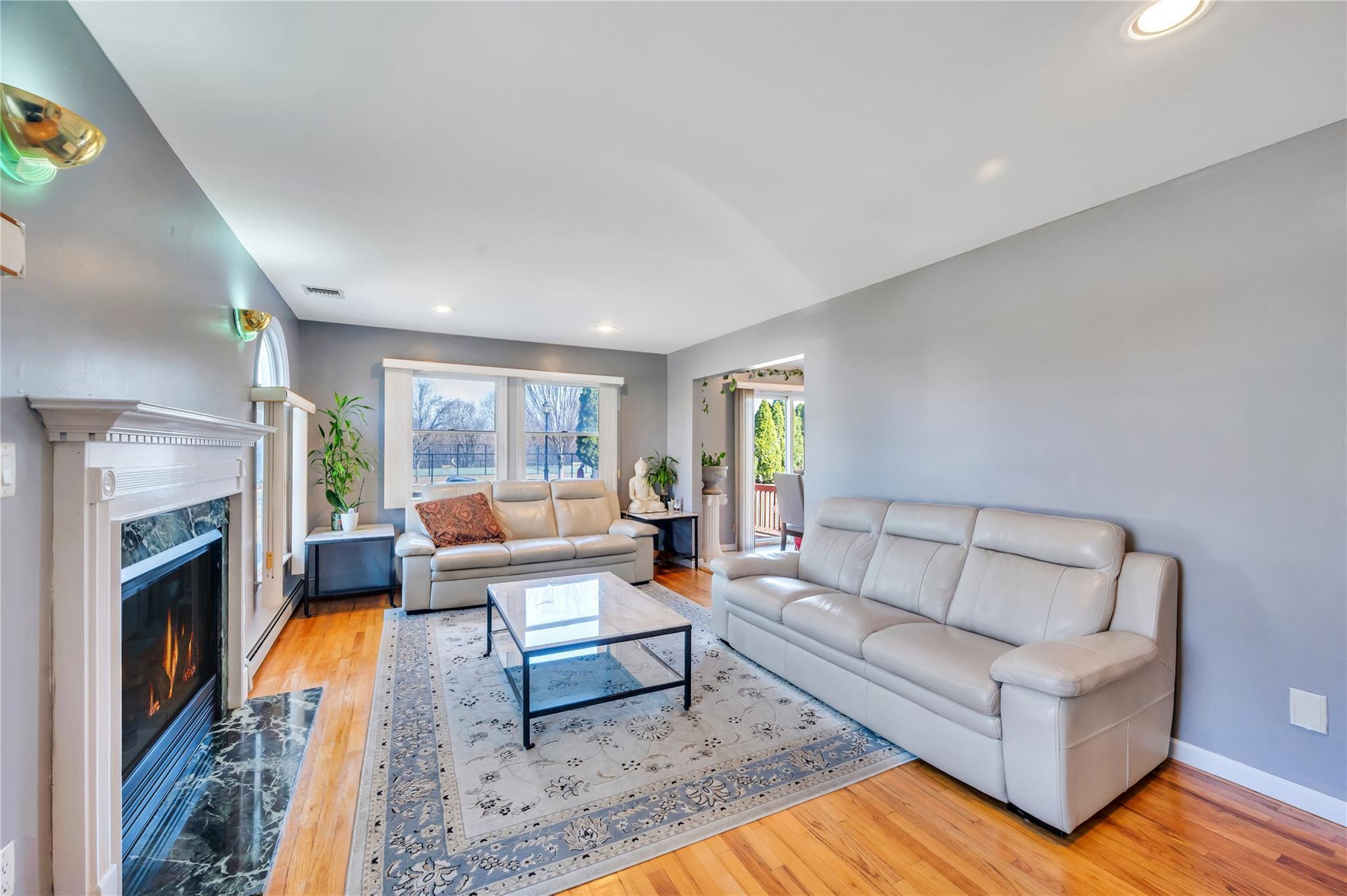 Single Family Wentworth  Nassau County, NY 11507, MLS-837504-11