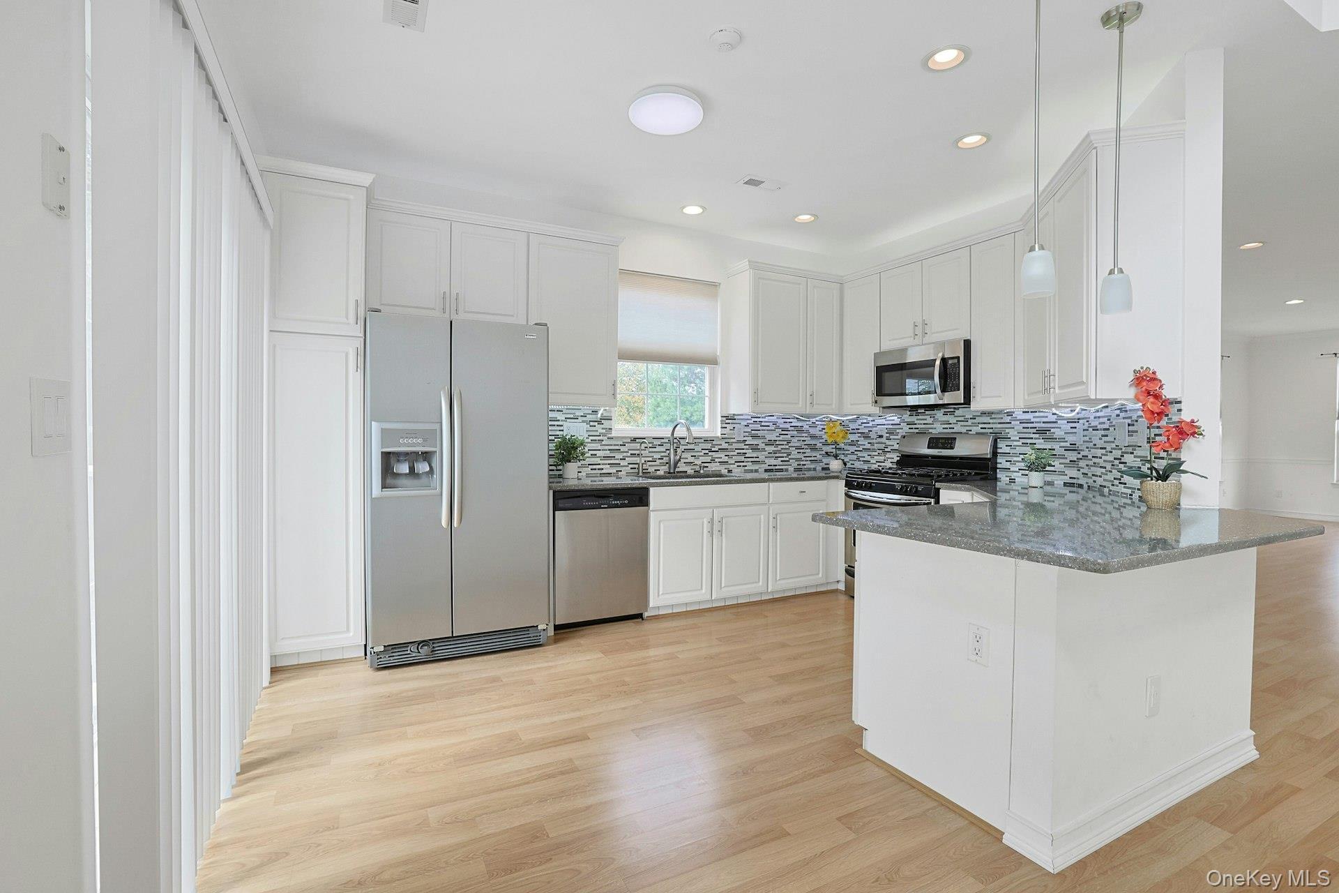 Single Family Meadow Rockland County, NY 10954, MLS-837633-12