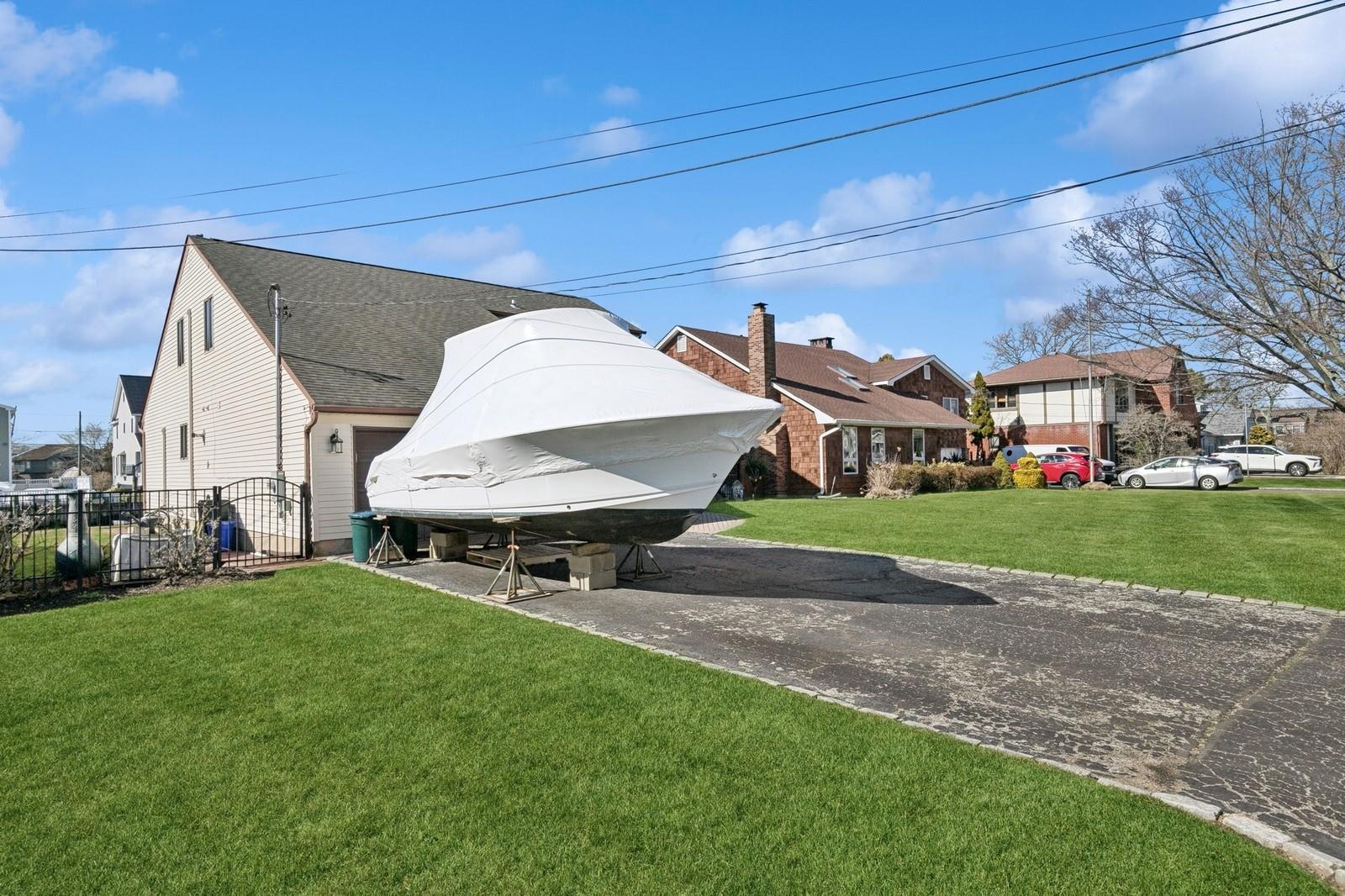 Single Family Braham  Suffolk County, NY 11701, MLS-837649-42