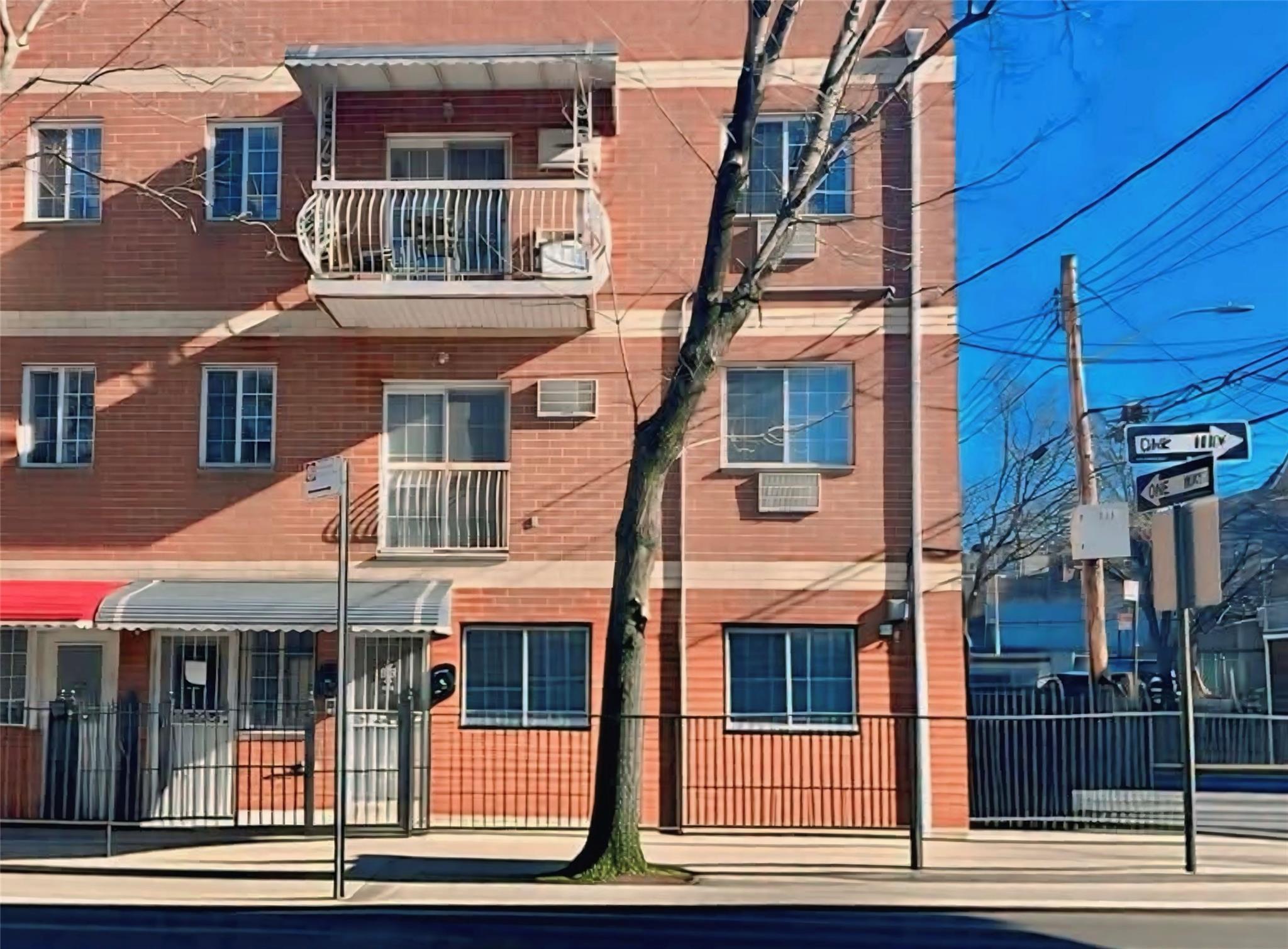 Single Family in New York - 58 Ave  Queens, NY 11373