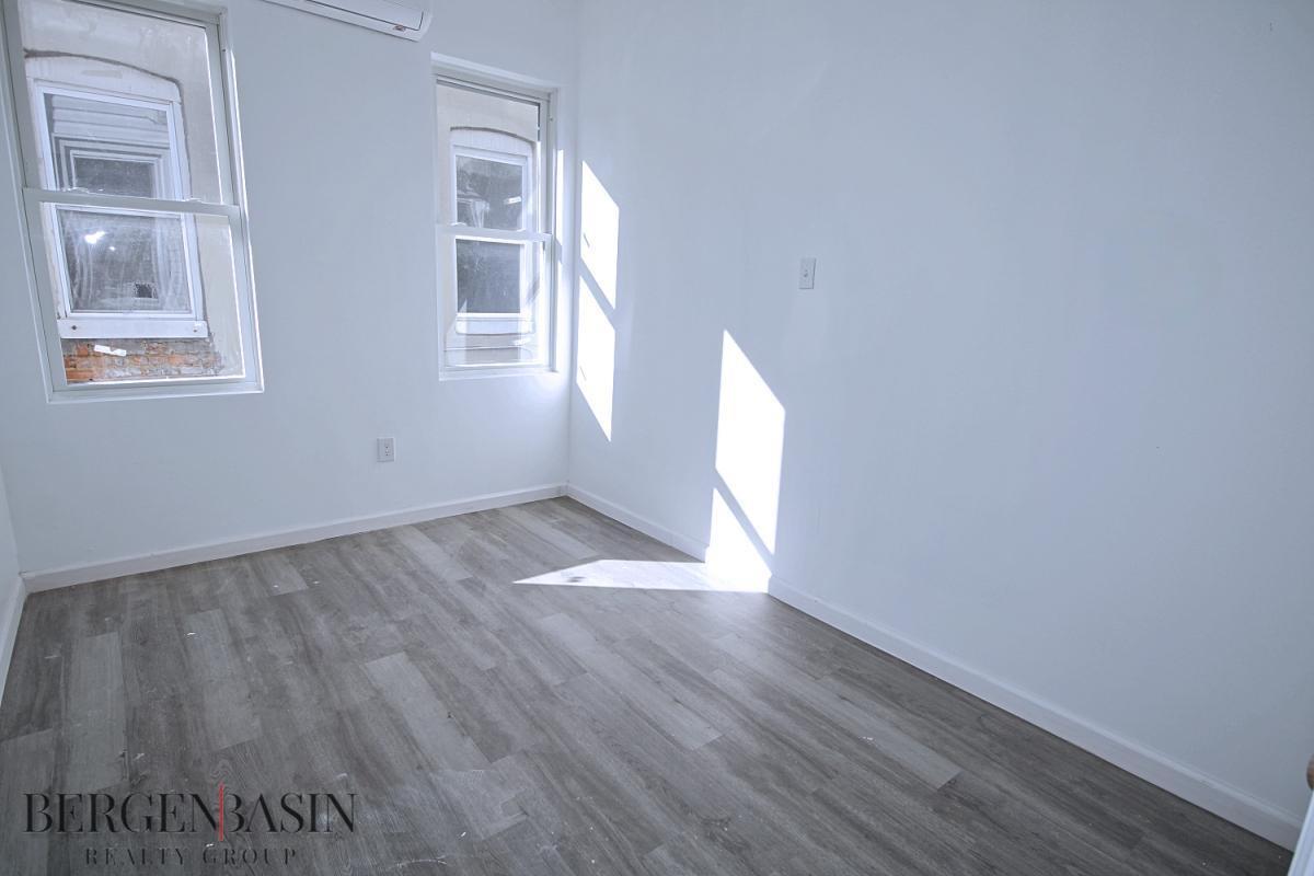 Single Family 94  Brooklyn, NY 11236, MLS-837700-8