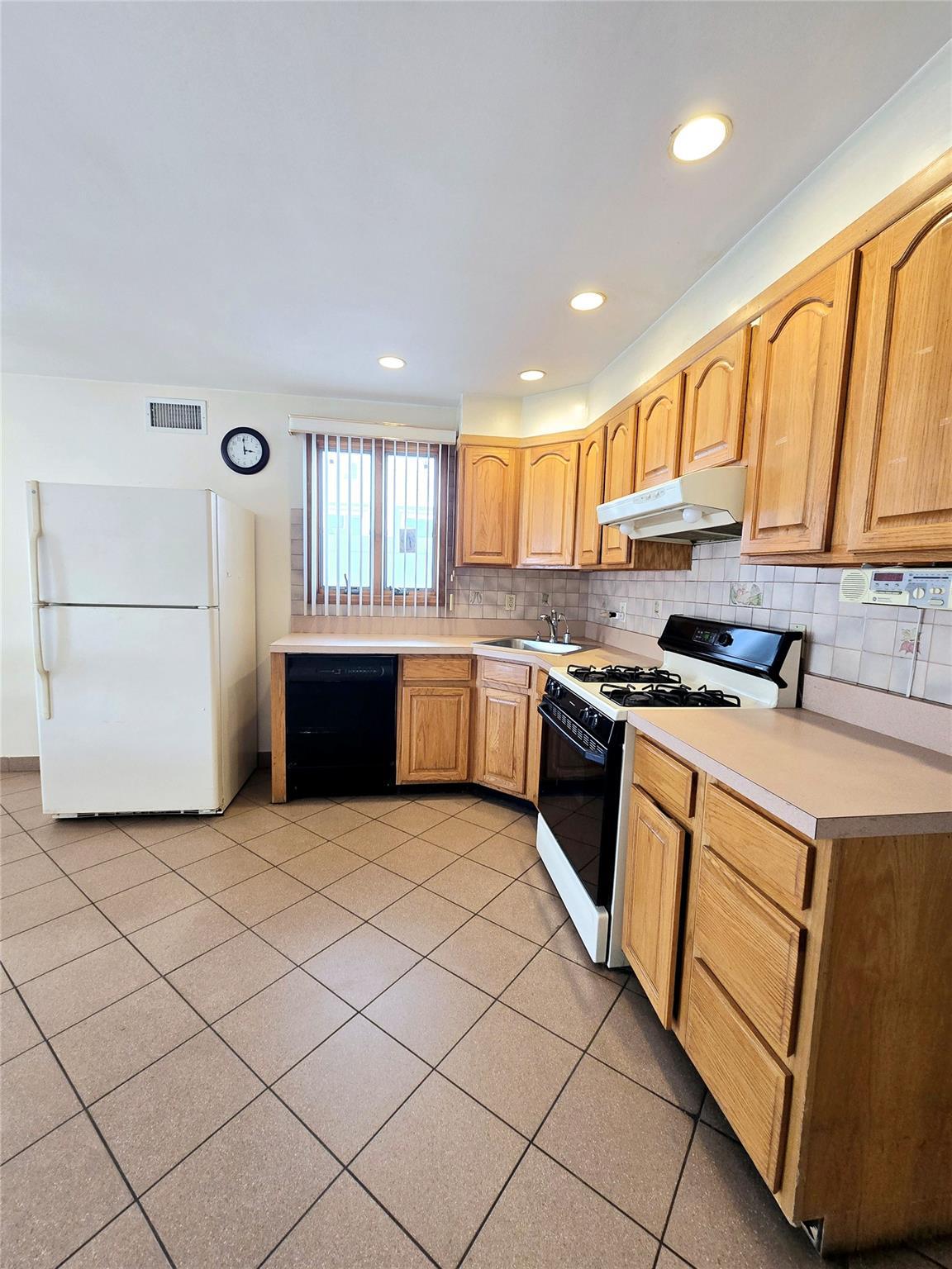 Single Family 81st  Queens, NY 11414, MLS-837712-13