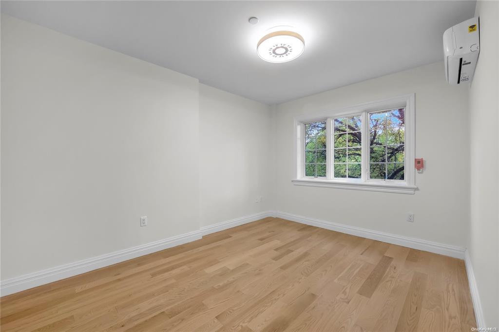 Single Family 32nd  Queens, NY 11354, MLS-837767-6