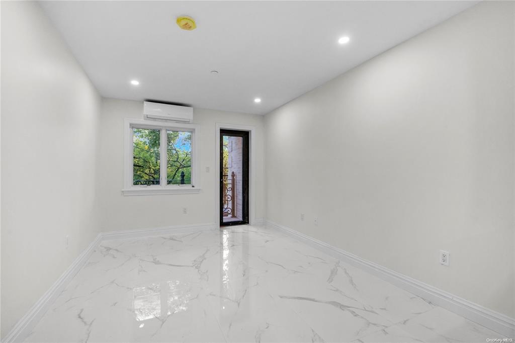 Single Family 32nd  Queens, NY 11354, MLS-837767-7