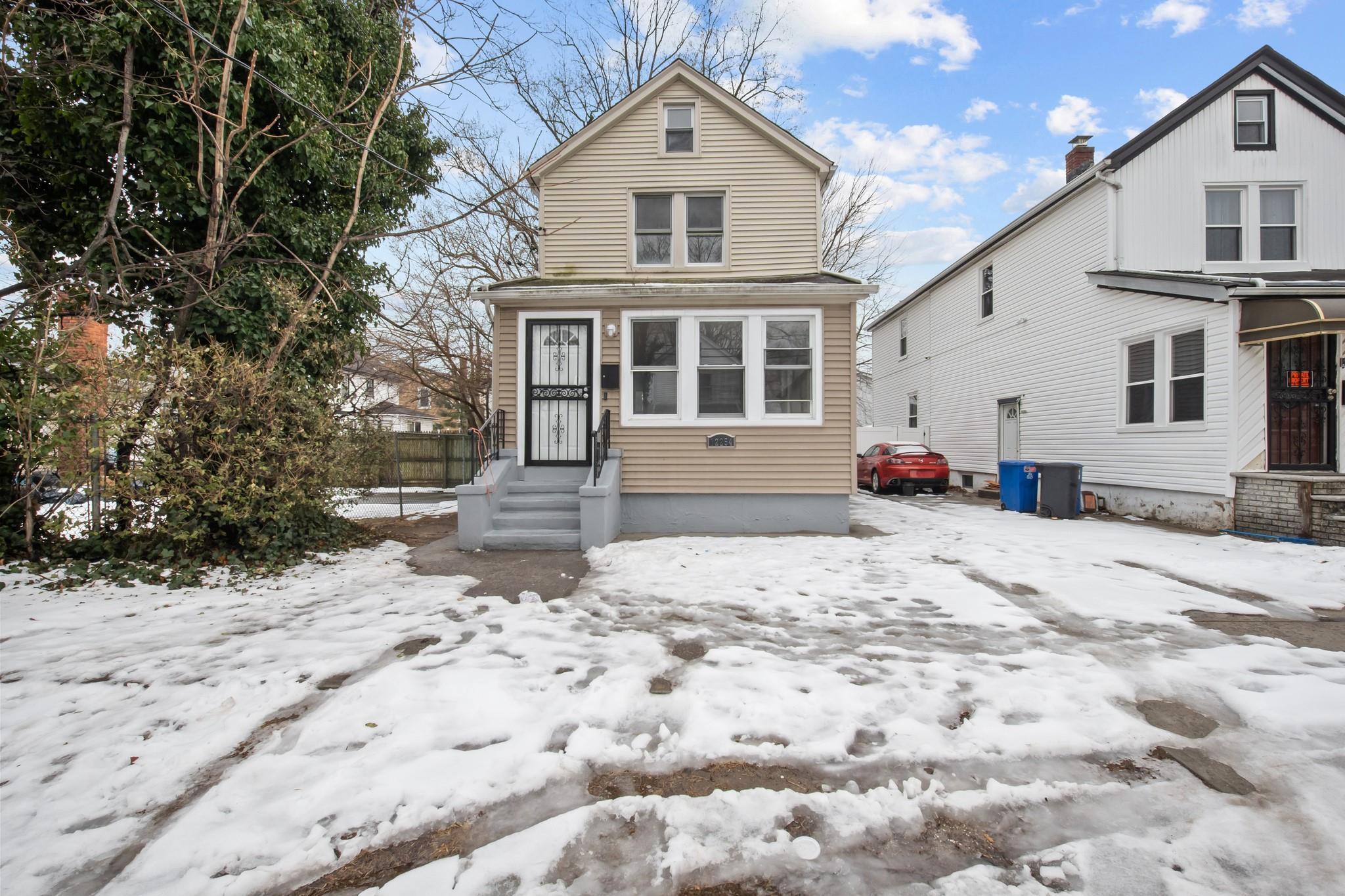 Single Family Grayson  Queens, NY 11413, MLS-837803-16