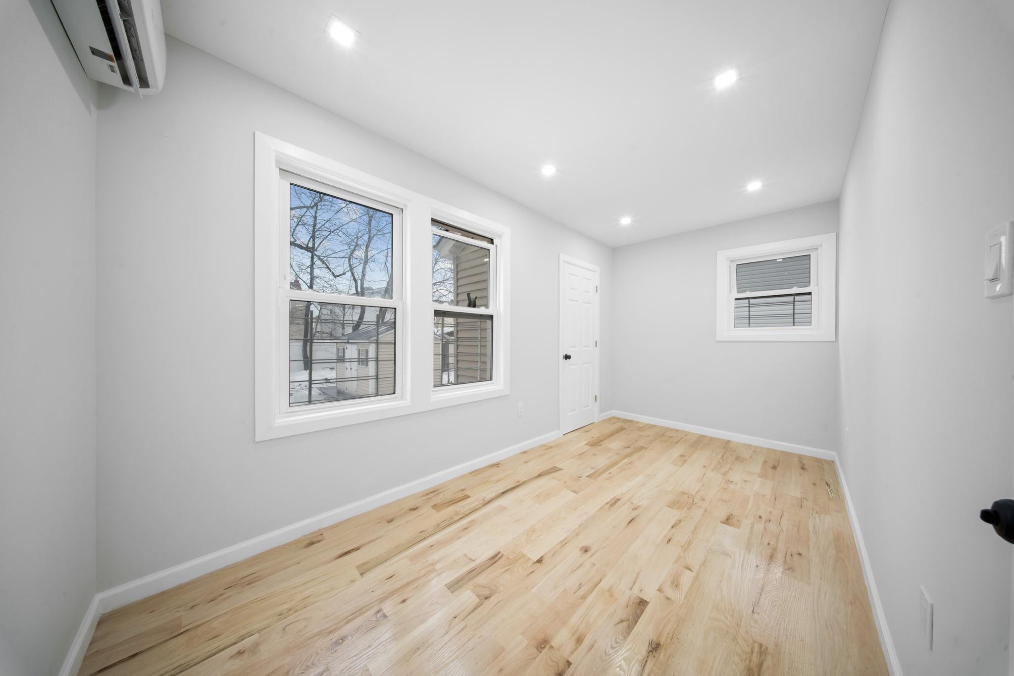 Single Family Grayson  Queens, NY 11413, MLS-837803-5