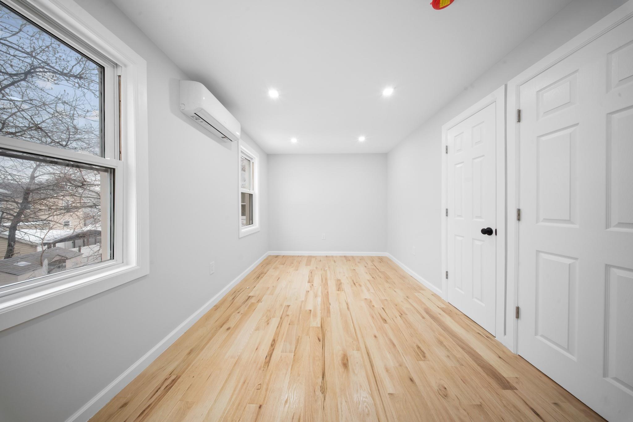 Single Family Grayson  Queens, NY 11413, MLS-837803-6