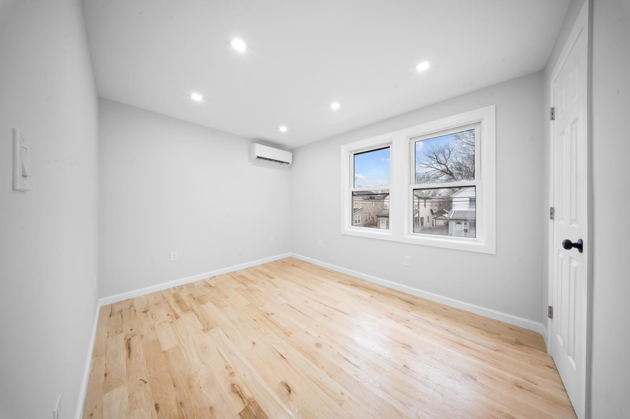 Single Family Grayson  Queens, NY 11413, MLS-837803-9