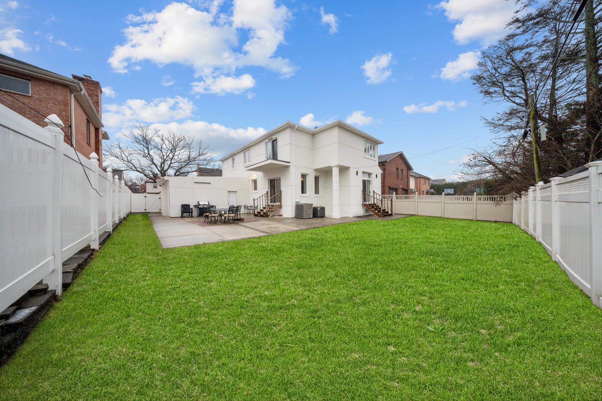 Single Family 211th  Queens, NY 11427, MLS-837854-22