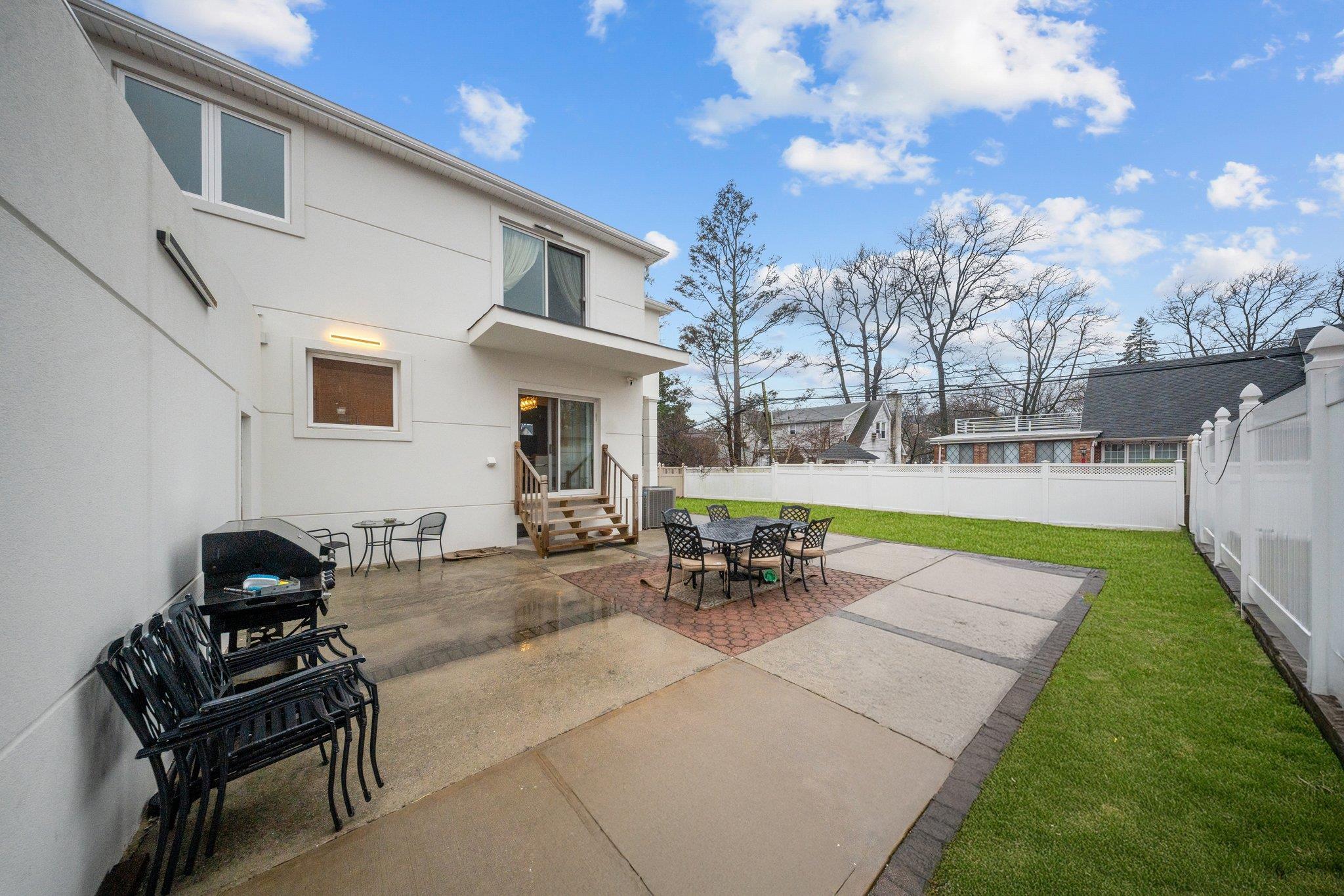 Single Family 211th  Queens, NY 11427, MLS-837854-23