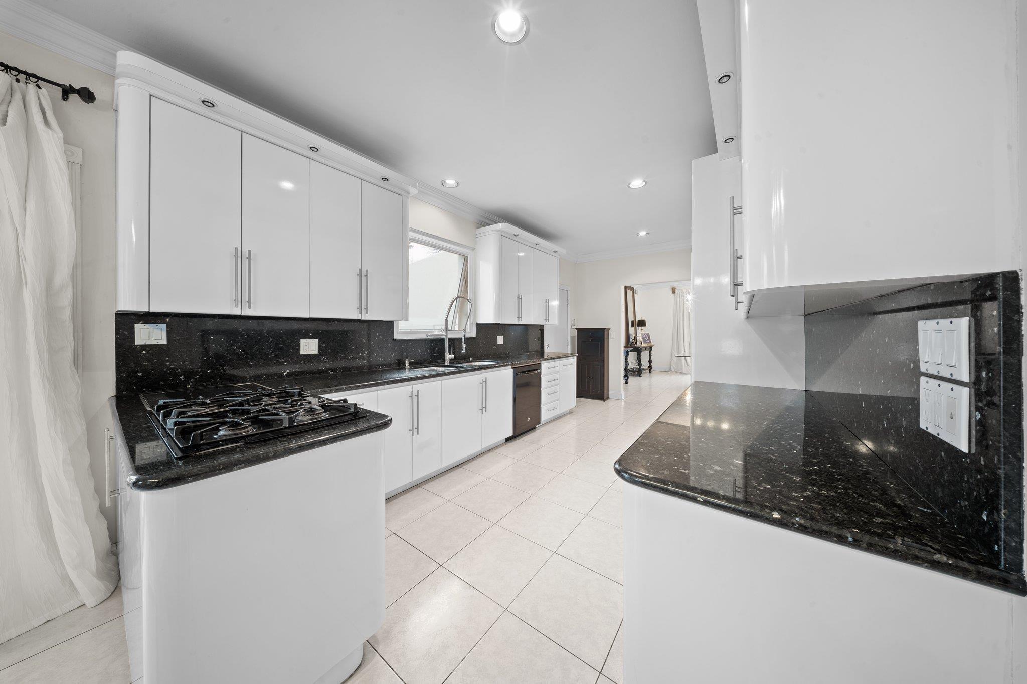 Single Family 211th  Queens, NY 11427, MLS-837854-3