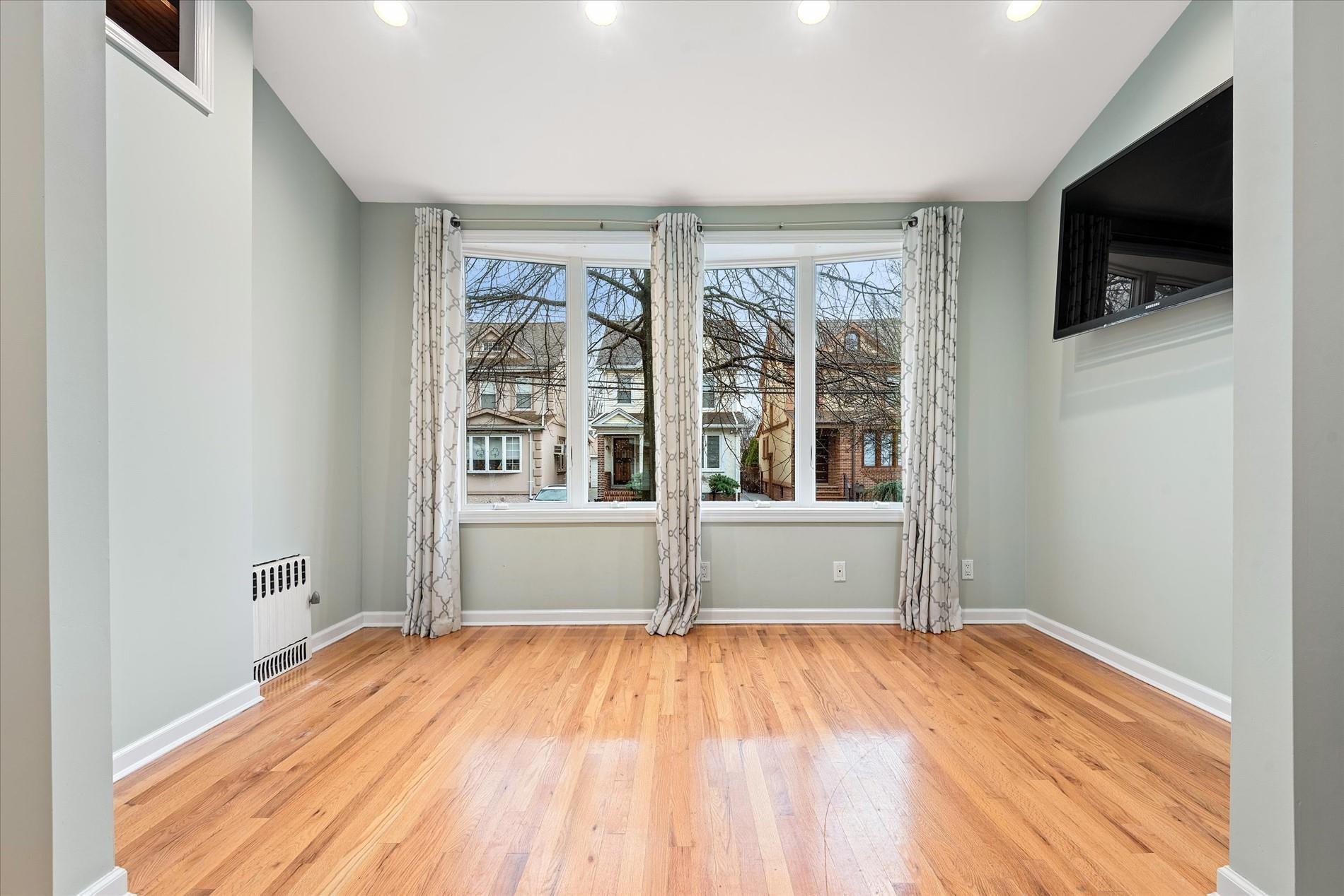 Single Family Aubrey  Queens, NY 11385, MLS-837919-10