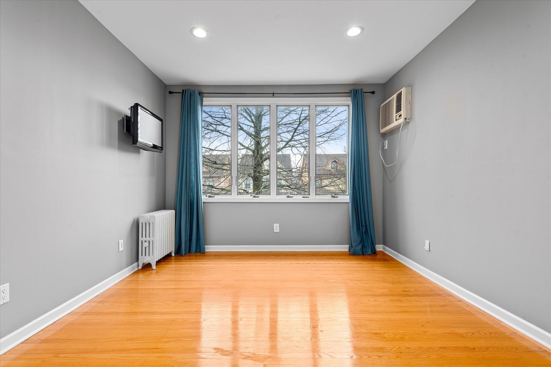 Single Family Aubrey  Queens, NY 11385, MLS-837919-27