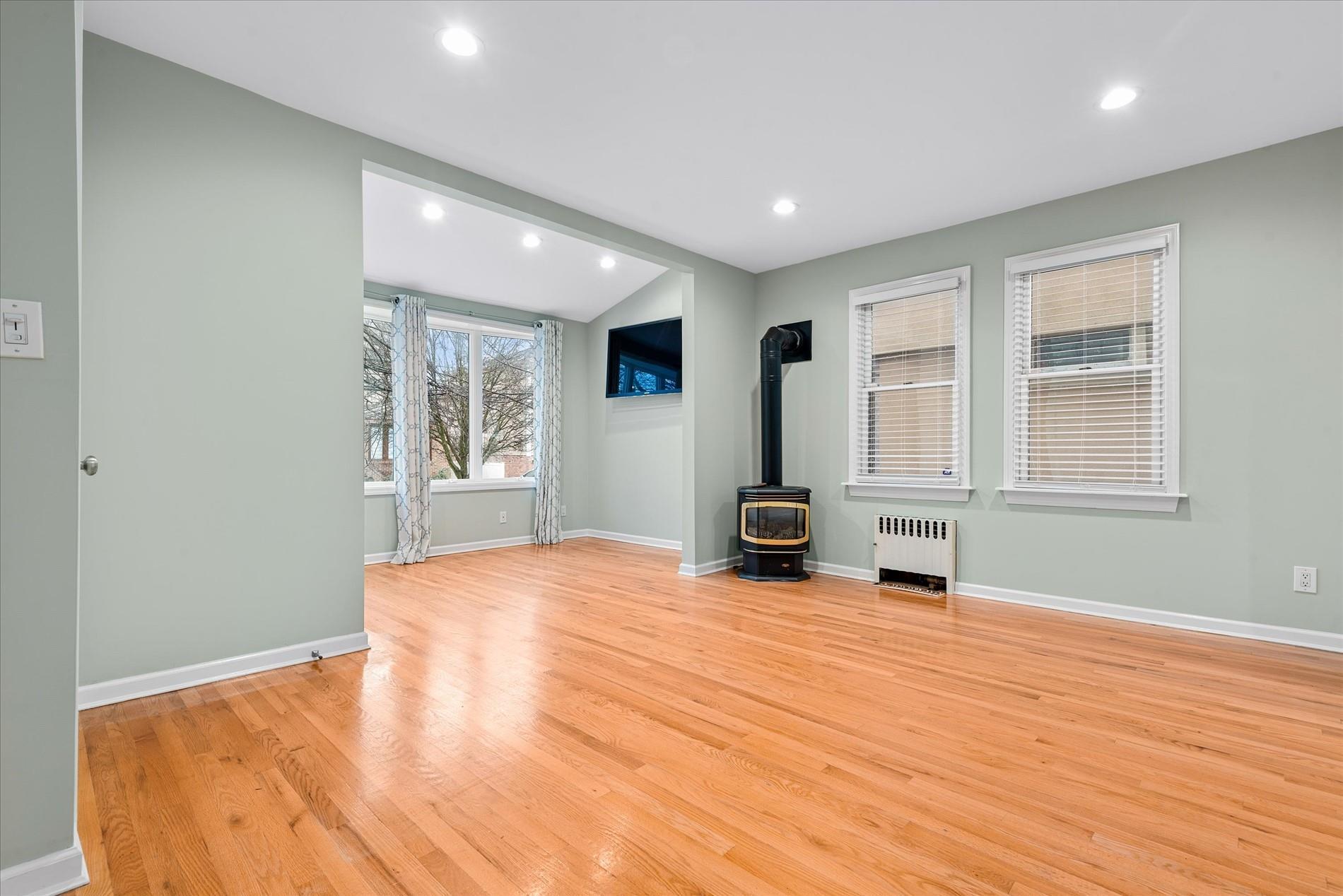 Single Family Aubrey  Queens, NY 11385, MLS-837919-9