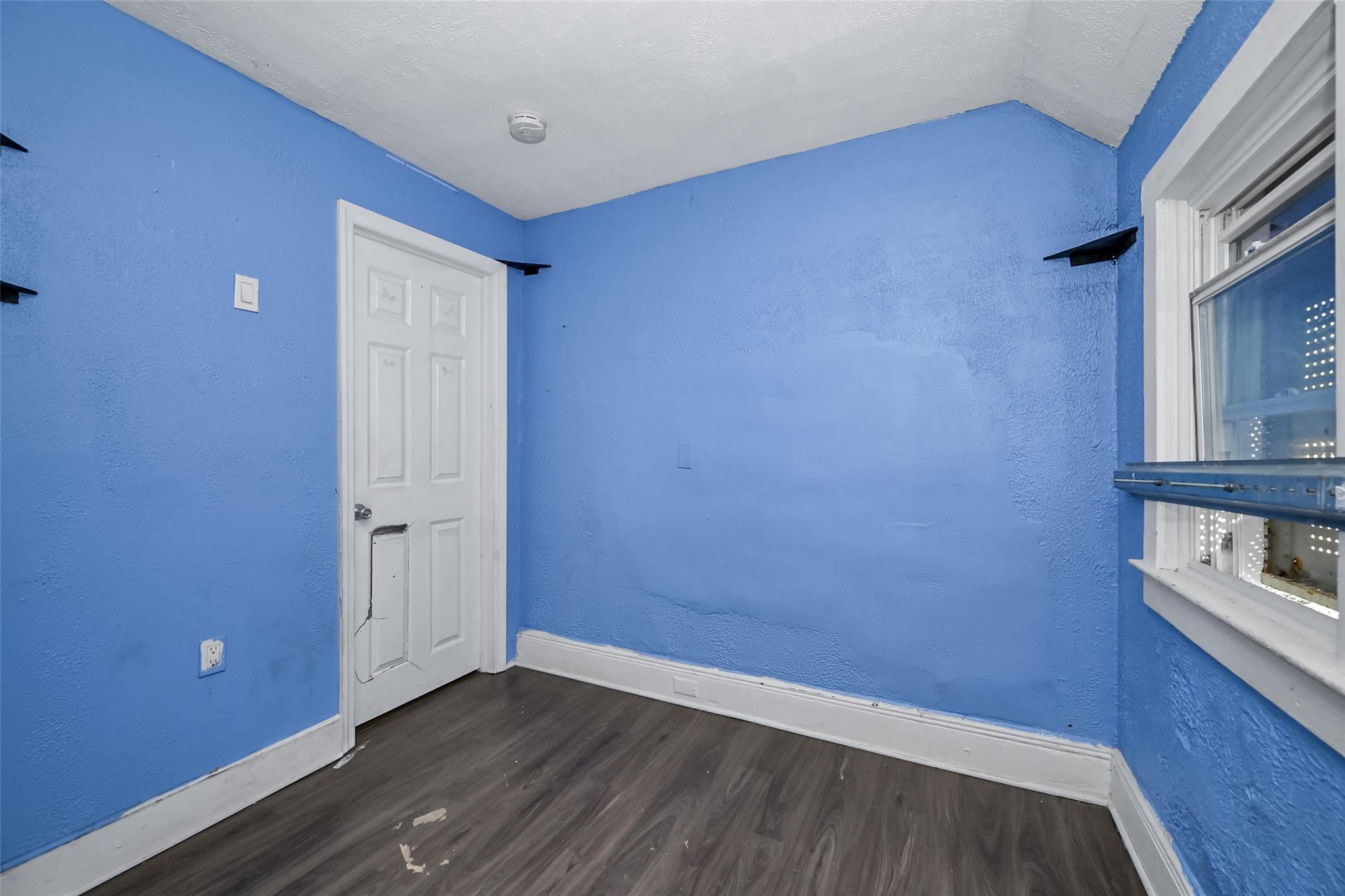 Single Family Park  Nassau County, NY 11575, MLS-837929-12
