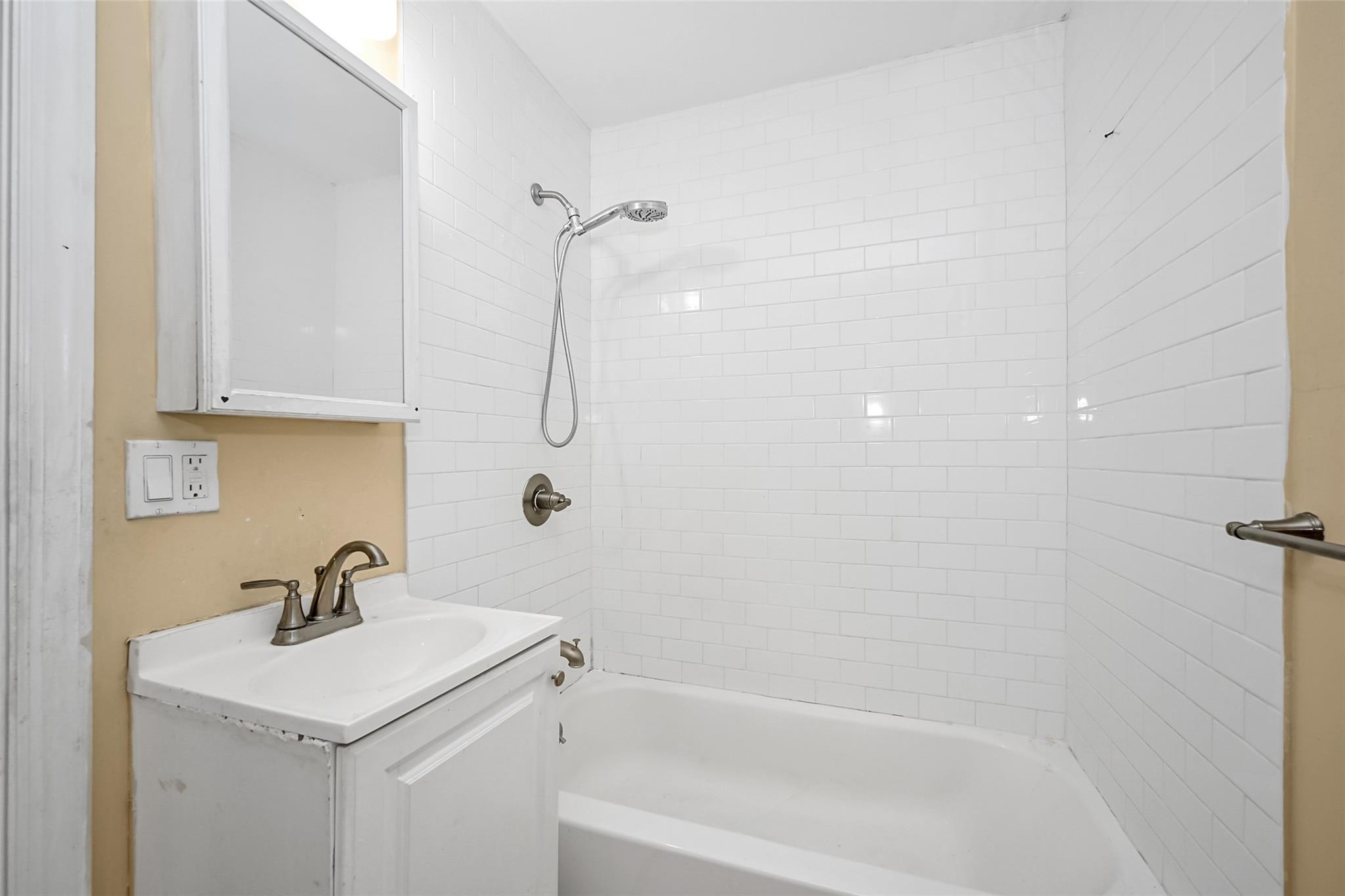 Single Family Park  Nassau County, NY 11575, MLS-837929-14