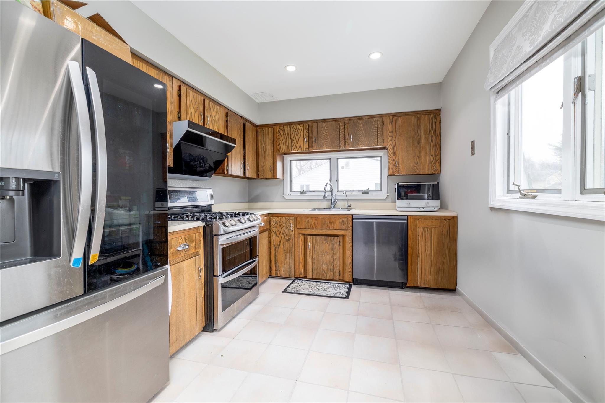 Single Family Bowman  Suffolk County, NY 11754, MLS-838004-4