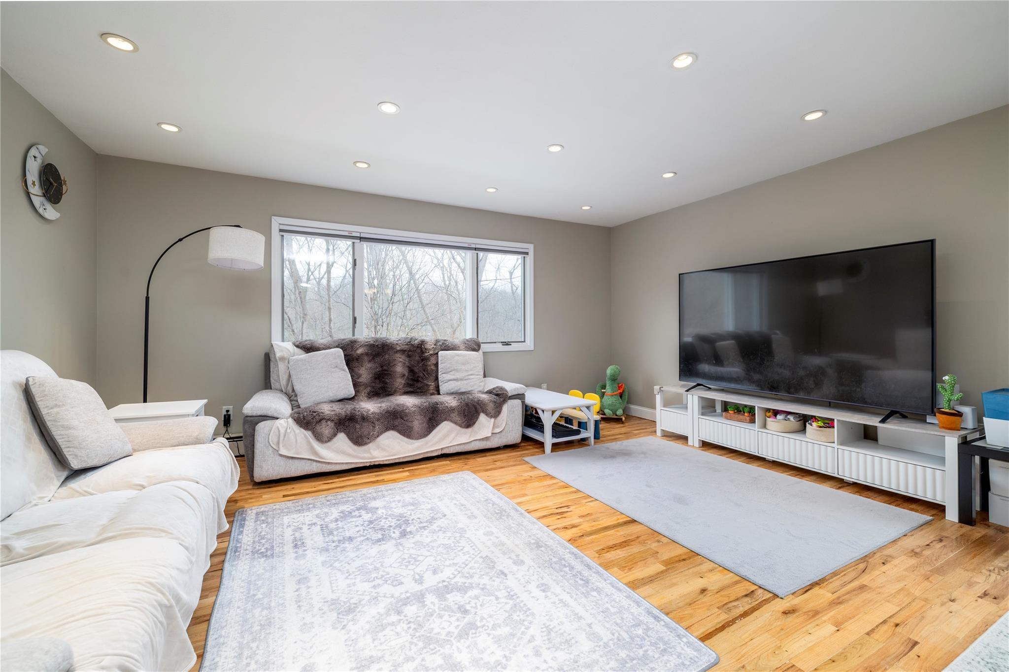 Single Family Bowman  Suffolk County, NY 11754, MLS-838004-5