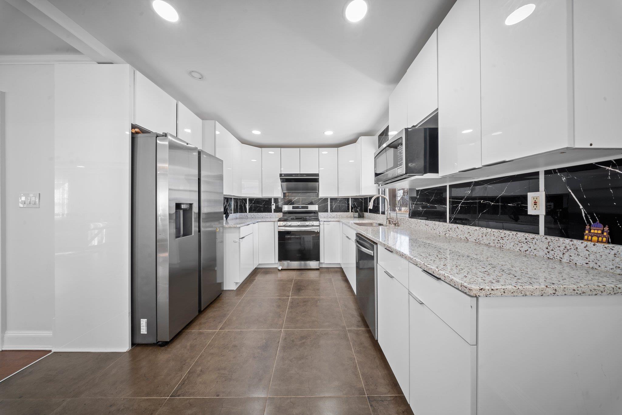 Single Family Langdale  Queens, NY 11040, MLS-838076-6