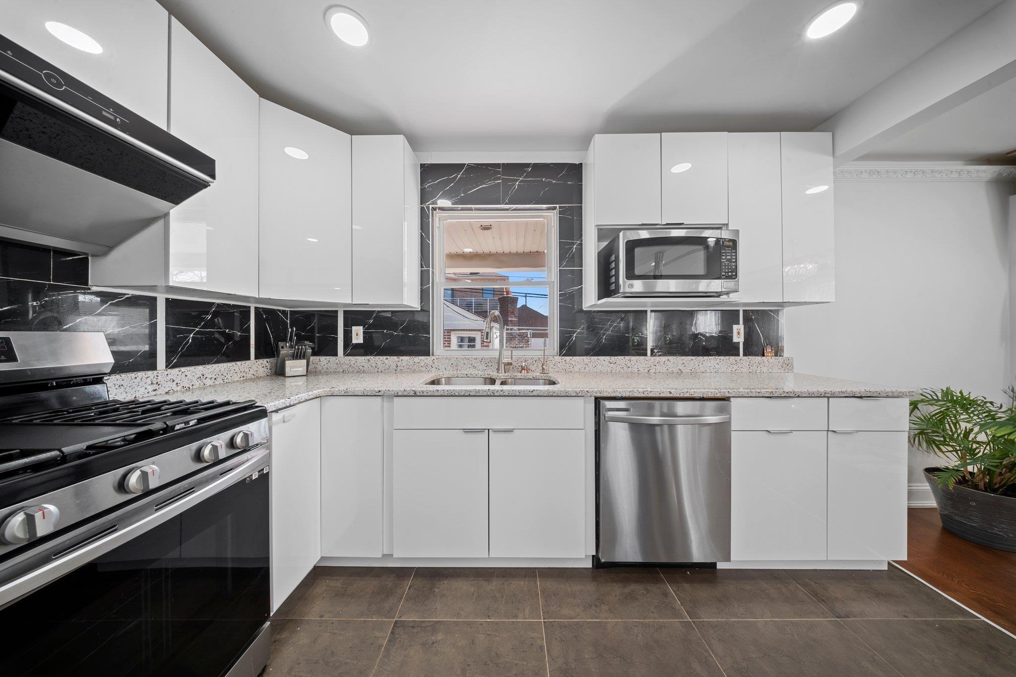 Single Family Langdale  Queens, NY 11040, MLS-838076-7
