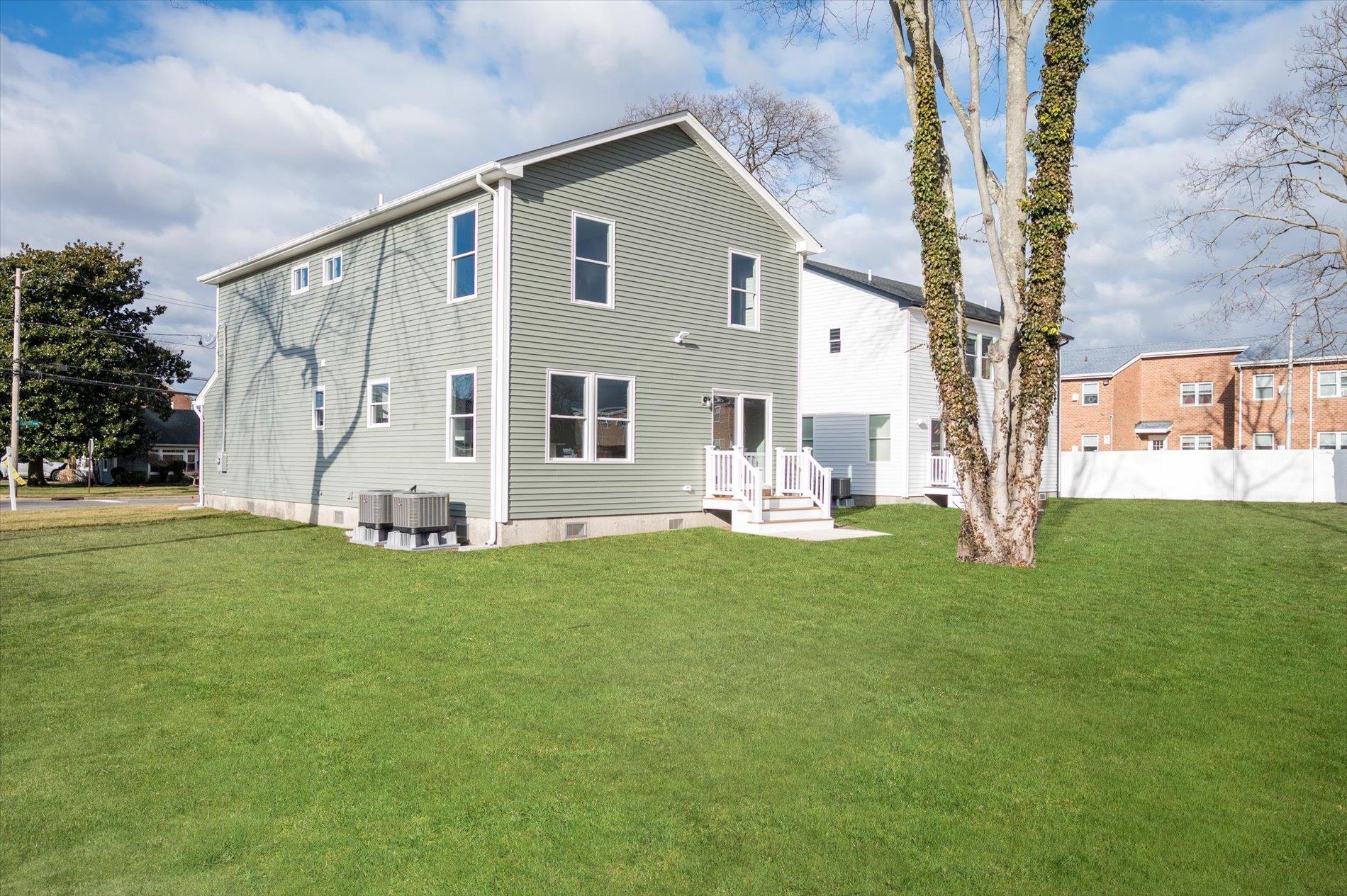 Single Family 36th  Suffolk County, NY 11798, MLS-838078-22