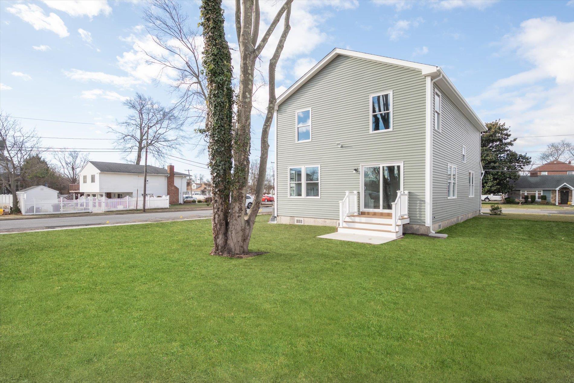 Single Family 36th  Suffolk County, NY 11798, MLS-838078-24