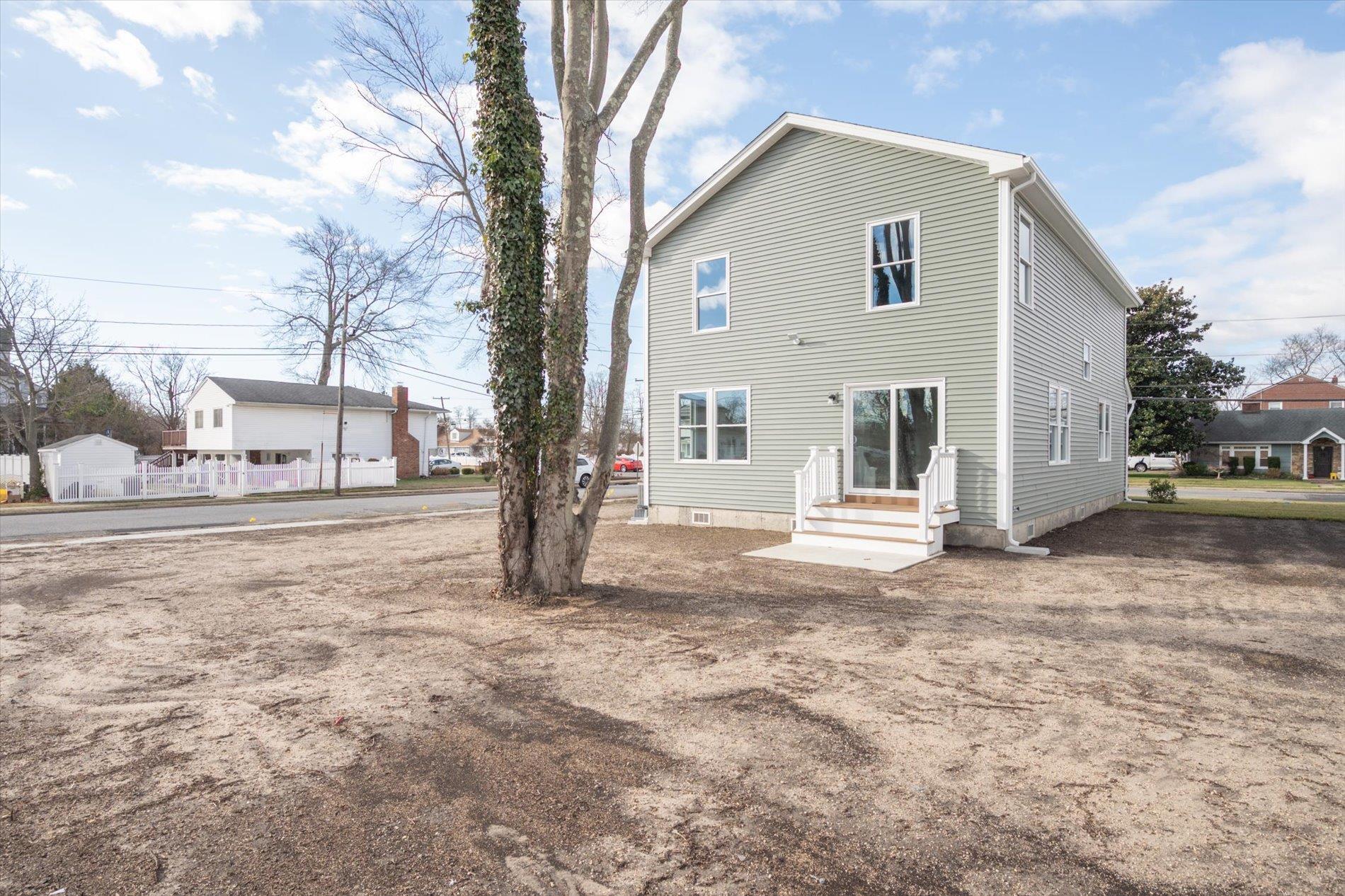 Single Family 36th  Suffolk County, NY 11798, MLS-838078-25