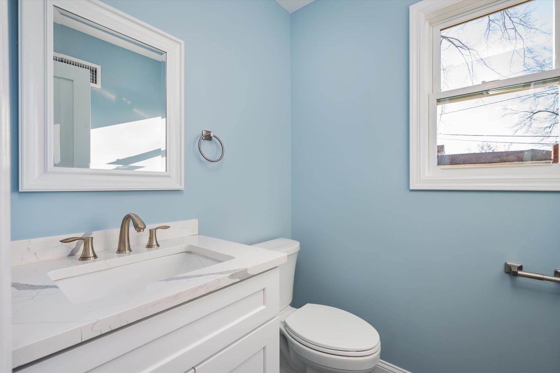 Single Family 36th  Suffolk County, NY 11798, MLS-838078-7