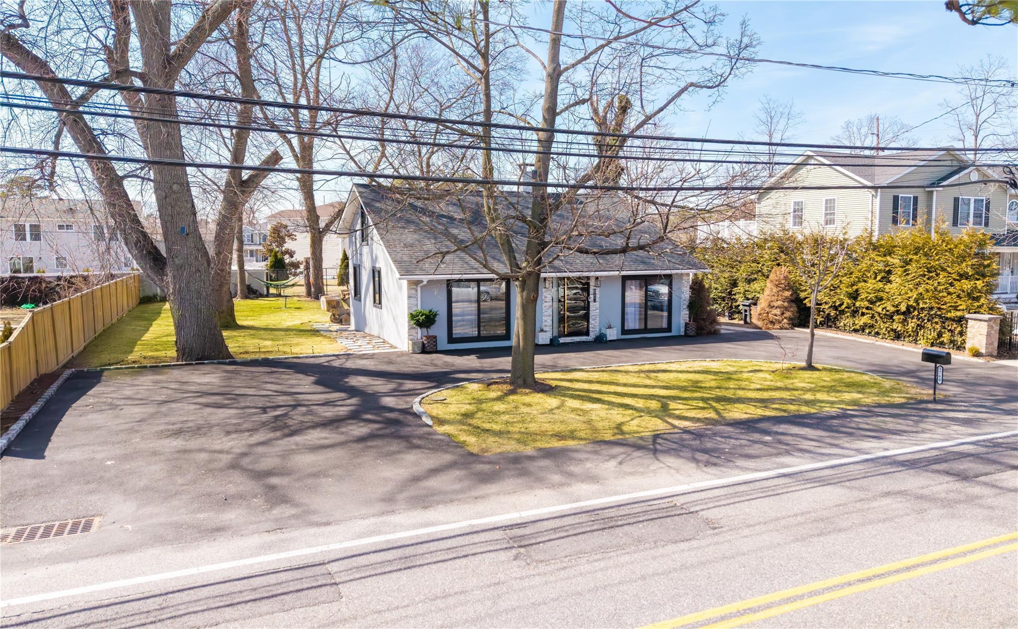 Single Family Manatuck  Suffolk County, NY 11706, MLS-838204-3
