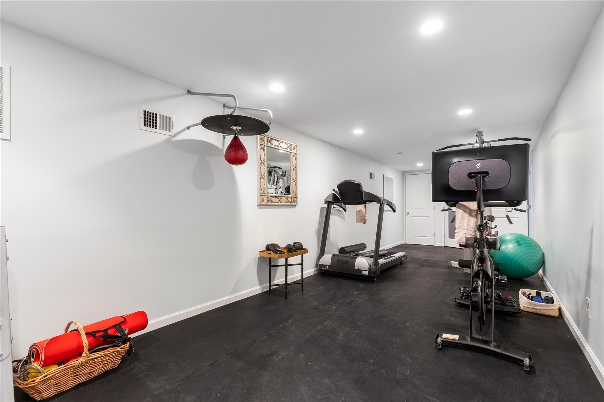 Single Family Rigene  Westchester County, NY 10528, MLS-838224-28