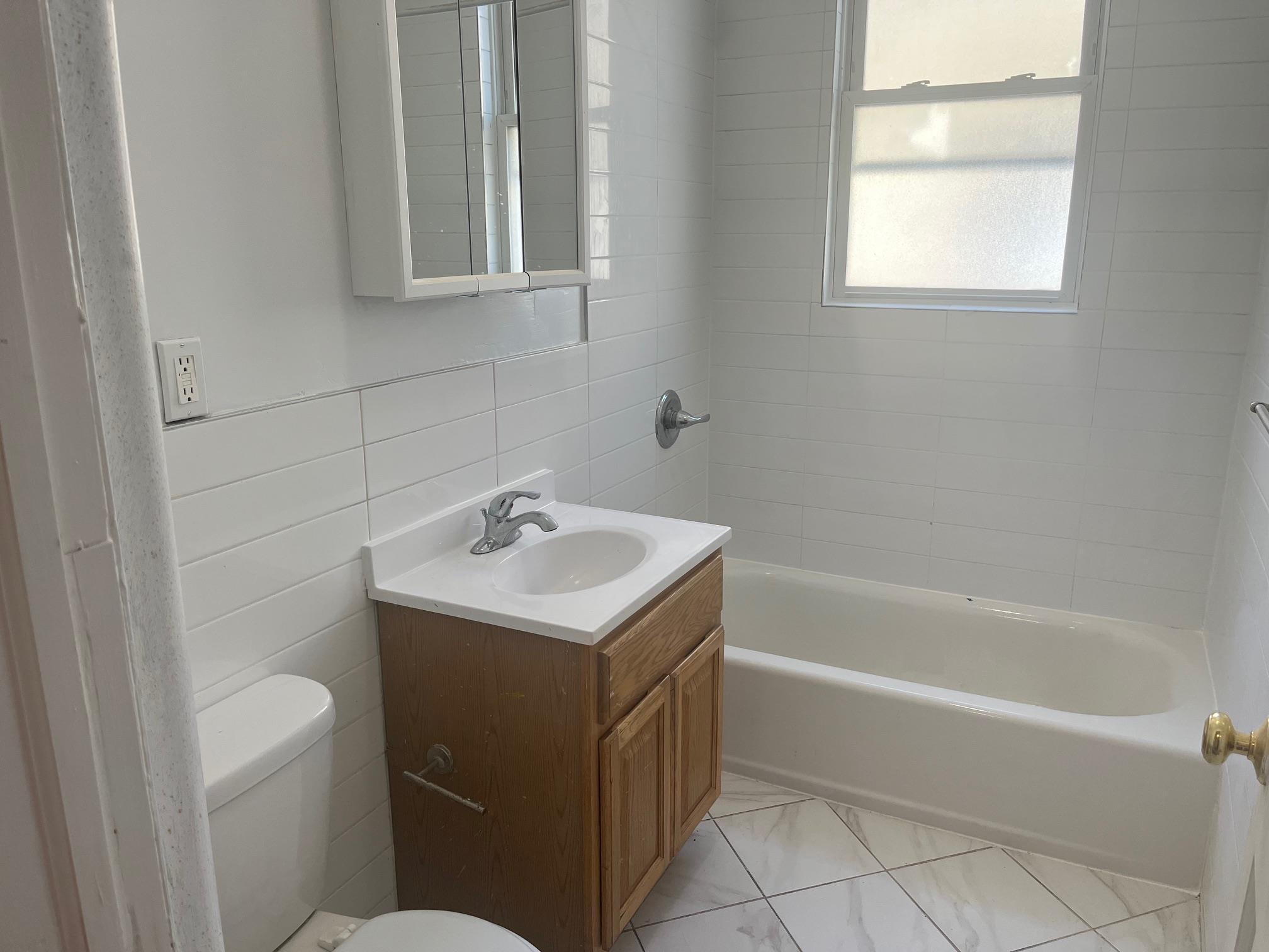 Apartment 195th  Bronx, NY 10461, MLS-838312-3
