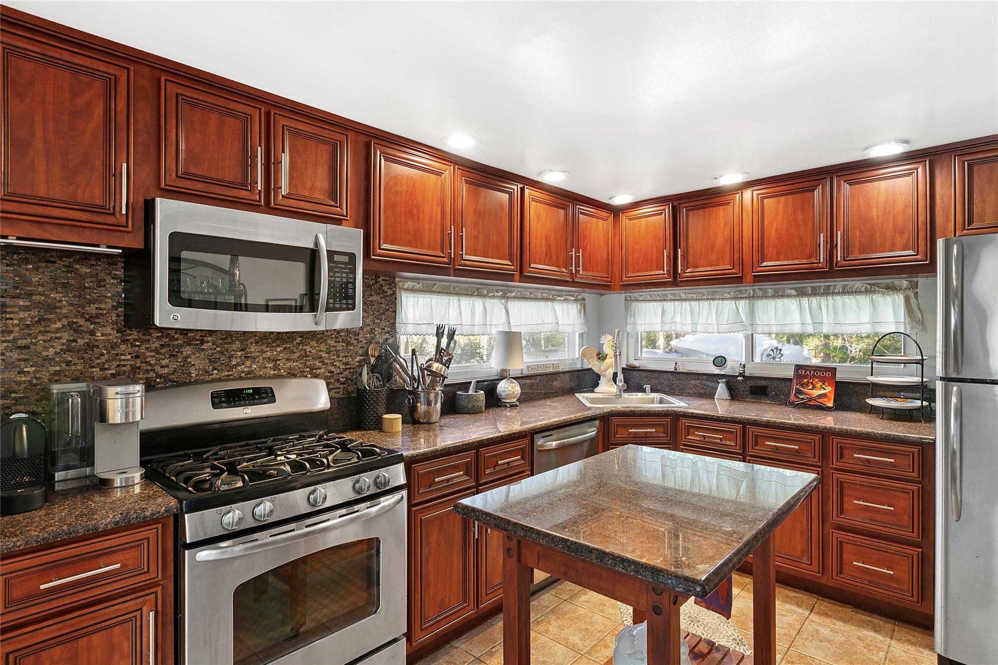 Single Family Harbor View  Suffolk County, NY 11937, MLS-838318-3