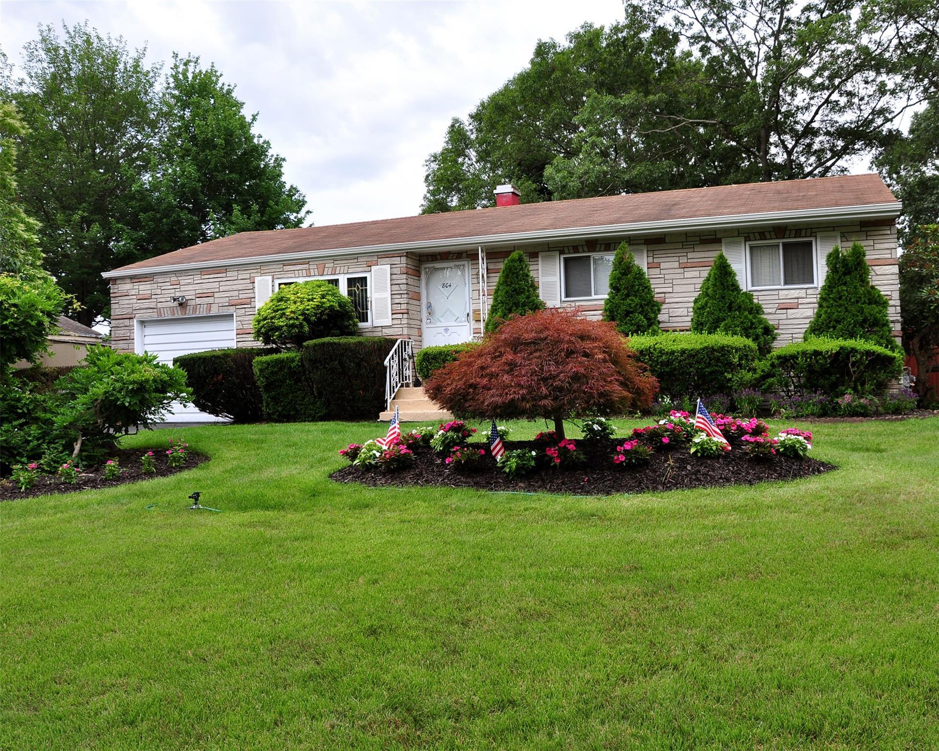Single Family Commack  Suffolk County, NY 11717, MLS-838356-2
