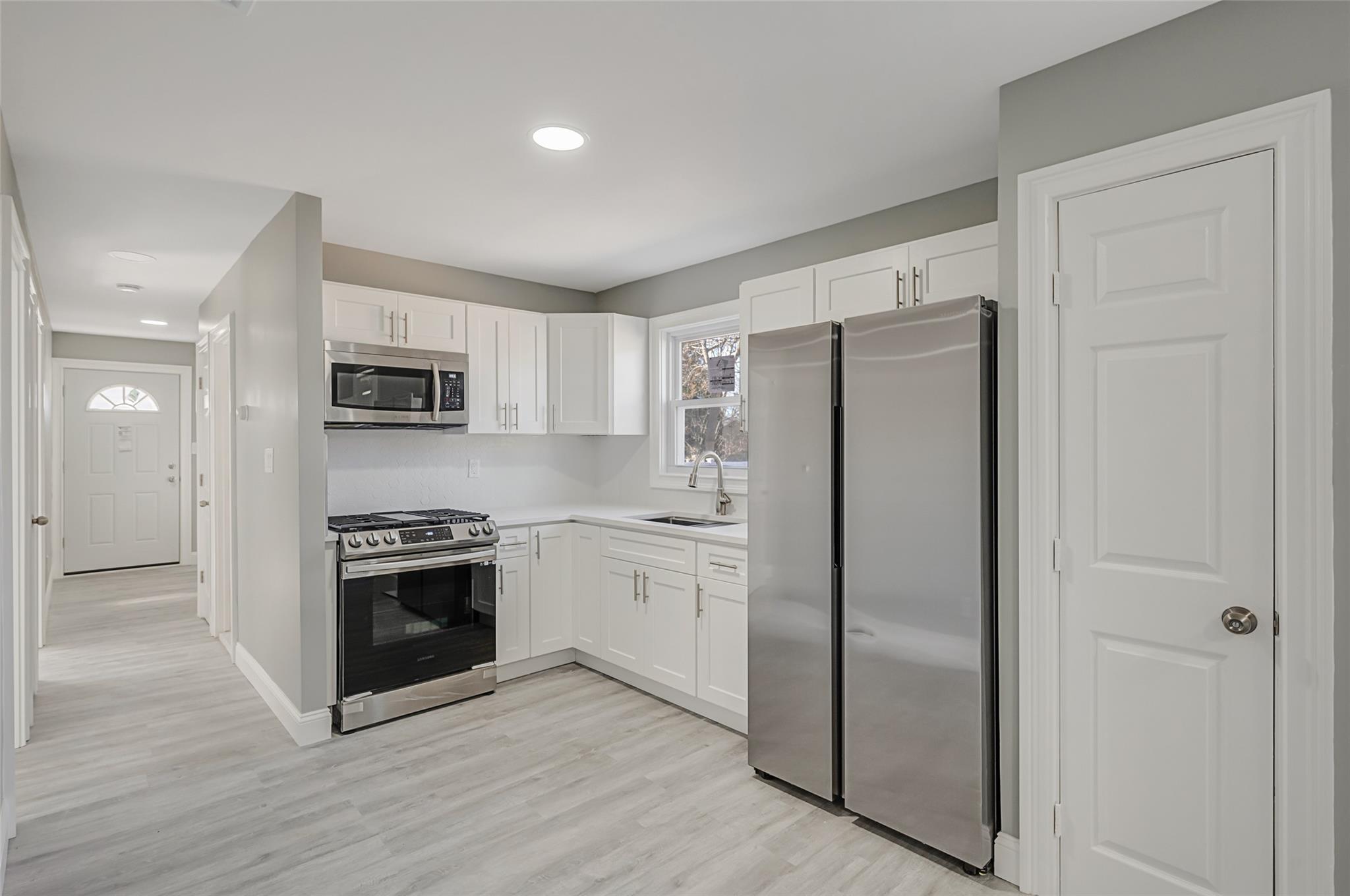 Single Family Bourdois  Suffolk County, NY 11713, MLS-838372-6