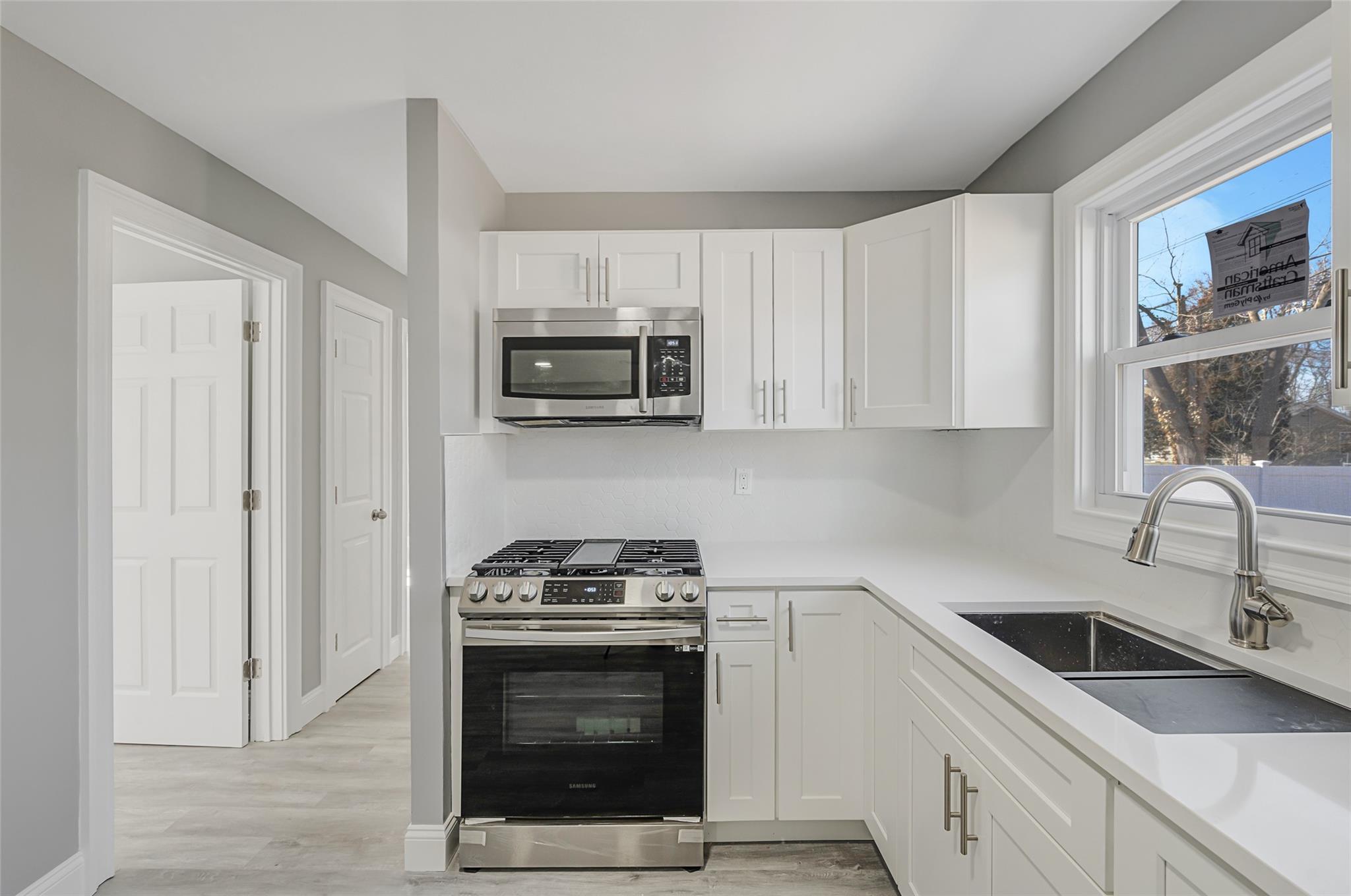 Single Family Bourdois  Suffolk County, NY 11713, MLS-838372-7