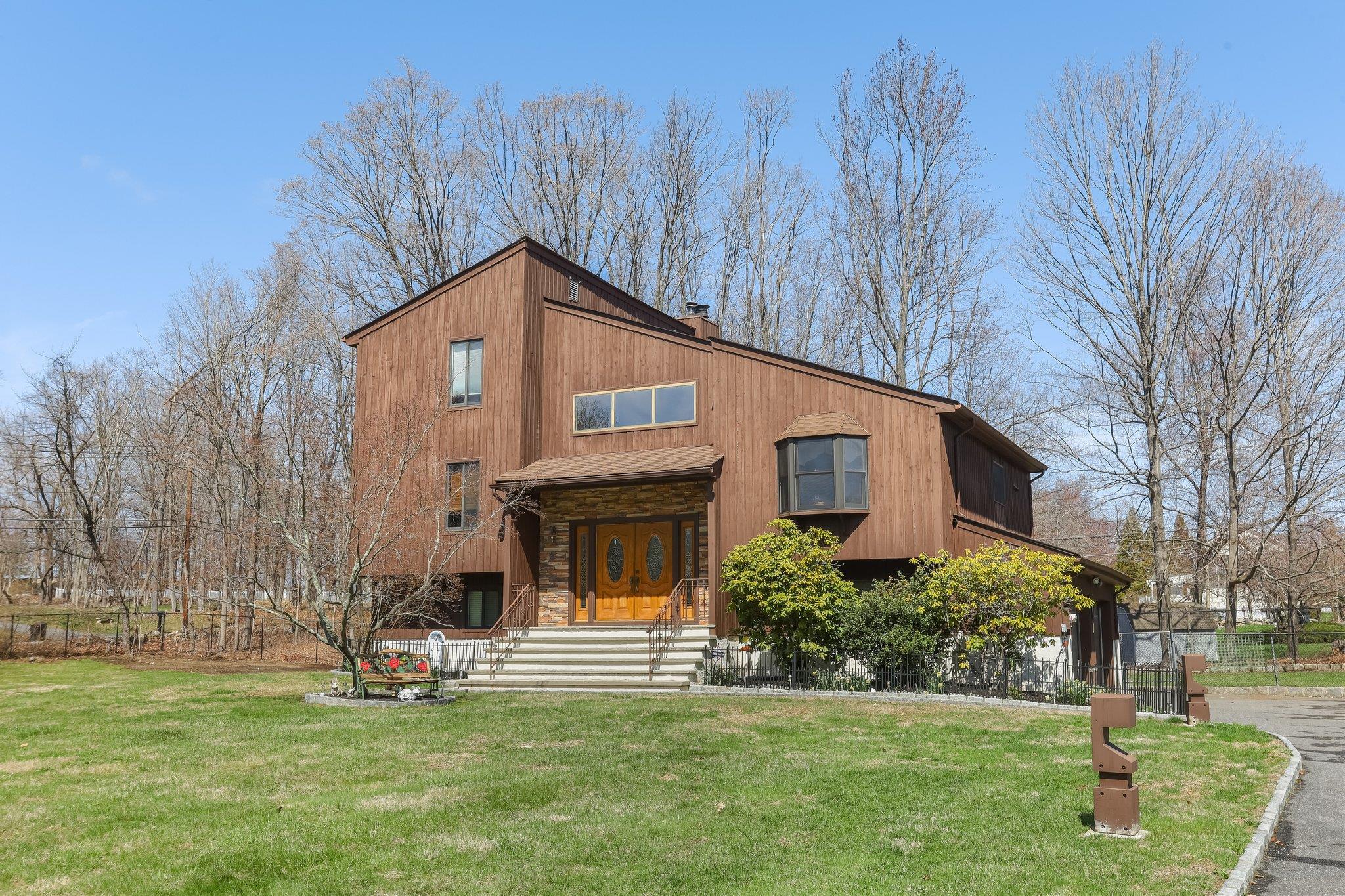 Single Family Southgate  Westchester County, NY 10567, MLS-838380-2