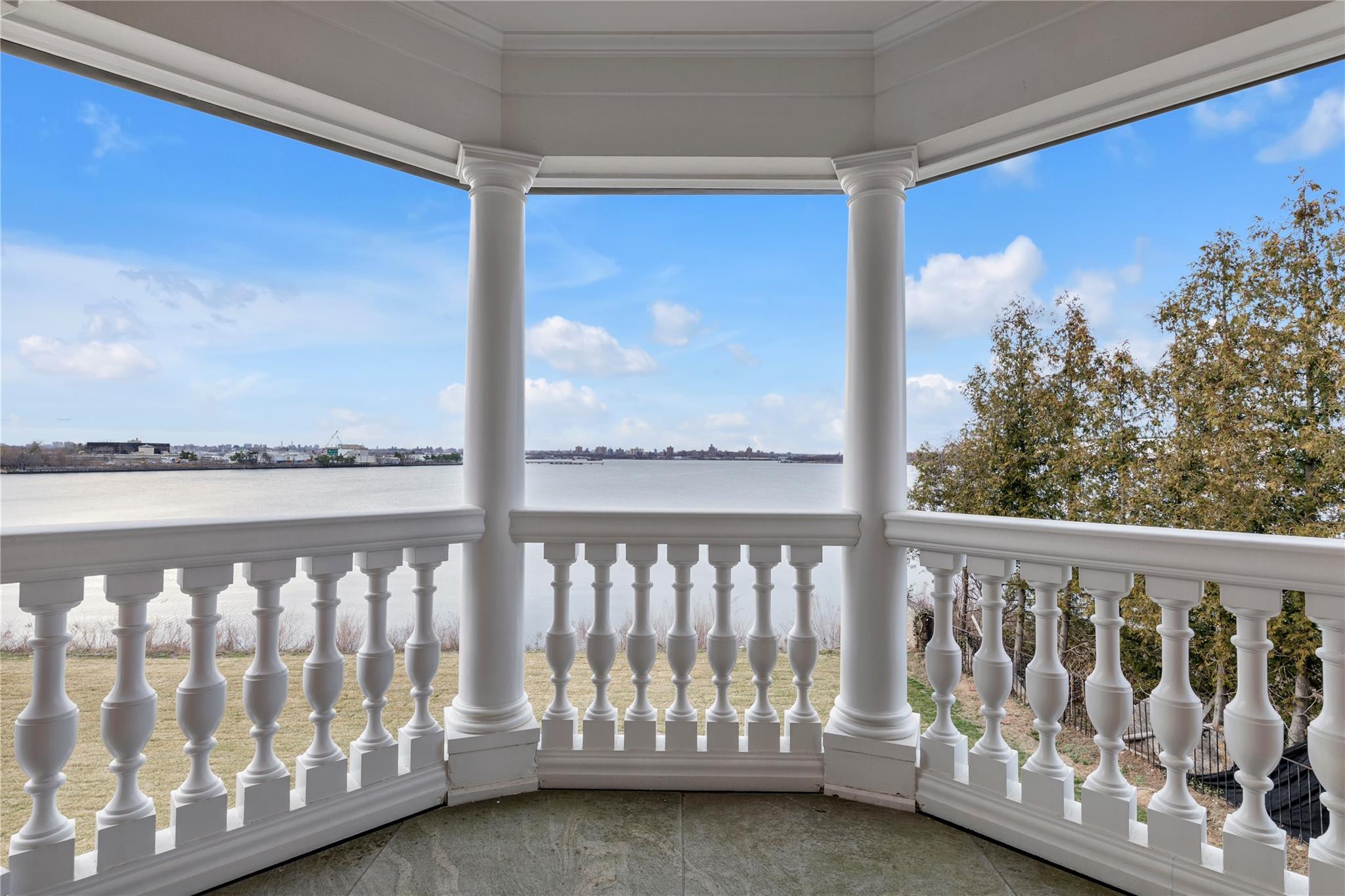Single Family Point  Queens, NY 11357, MLS-838565-26