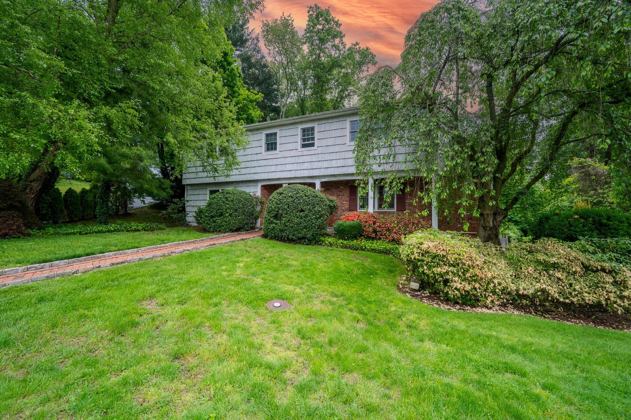 Single Family Hickory  Nassau County, NY 11542, MLS-838699-2